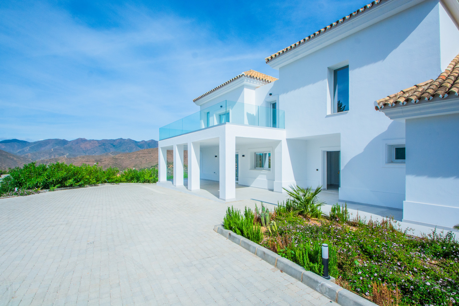 951-00009P - 4 Bedroom Villa in Marbella, Malaga