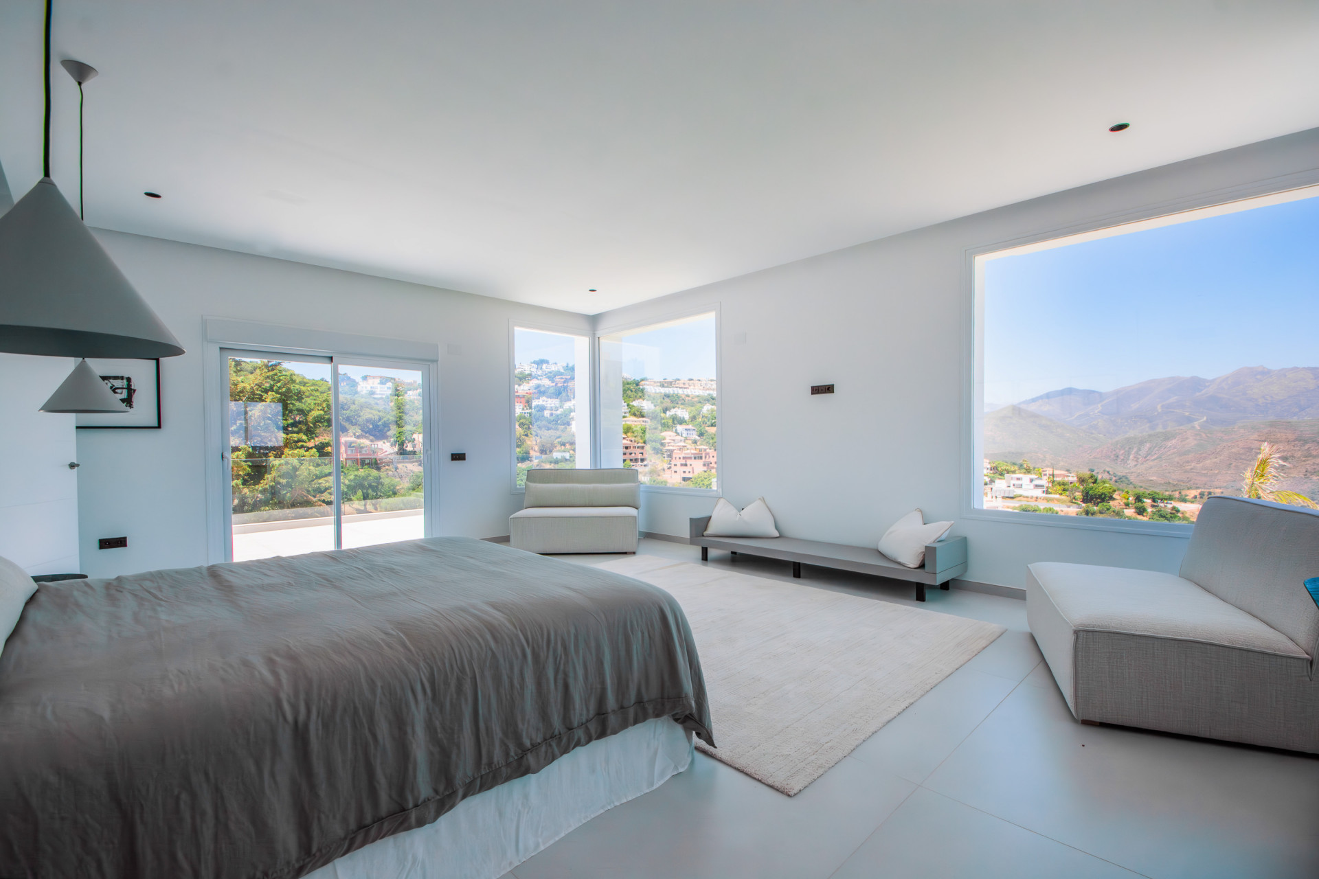 951-00009P - 4 Bedroom Villa in Marbella, Malaga