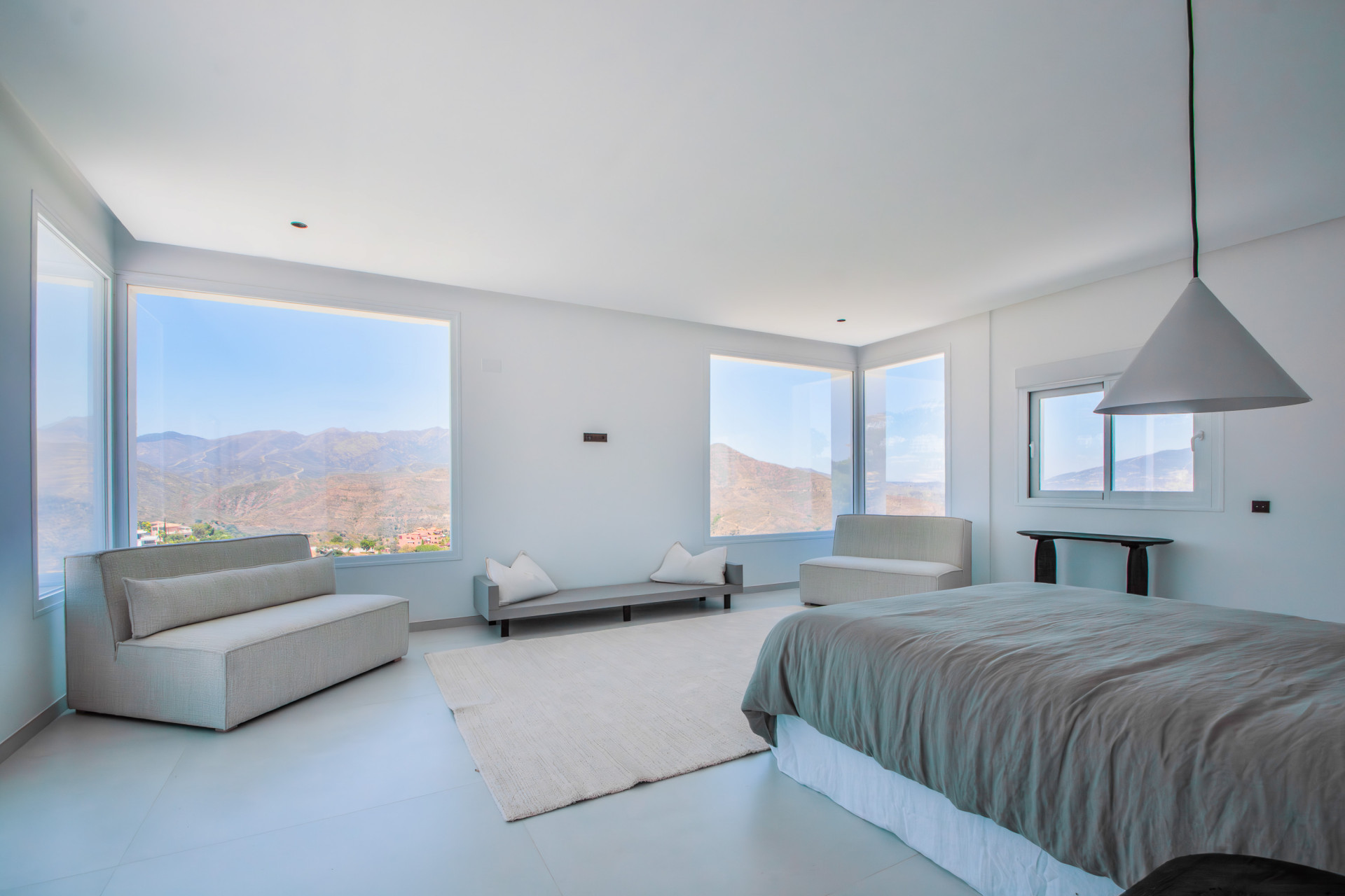 951-00009P - 4 Bedroom Villa in Marbella, Malaga