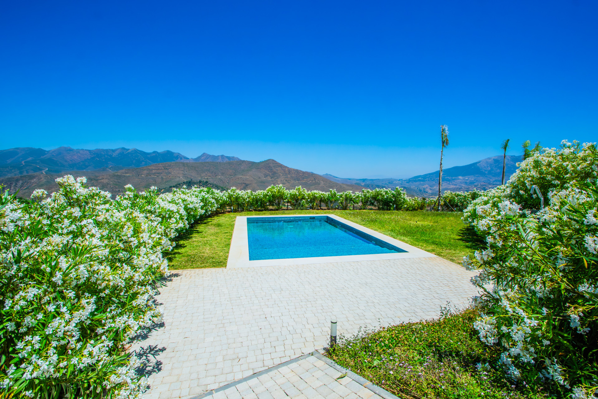 951-00009P - 4 Bedroom Villa in Marbella, Malaga
