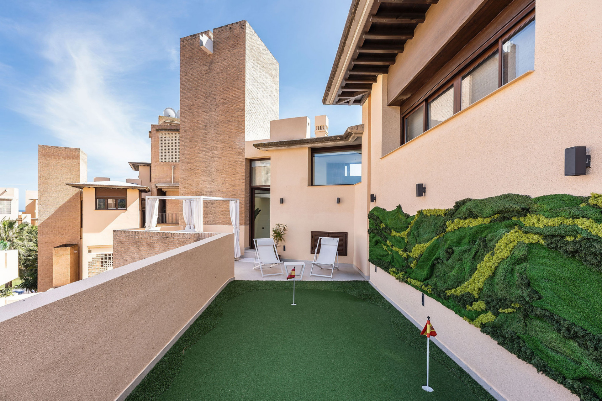951-00018P - 4 Bedroom Penthouse in Estepona, Malaga