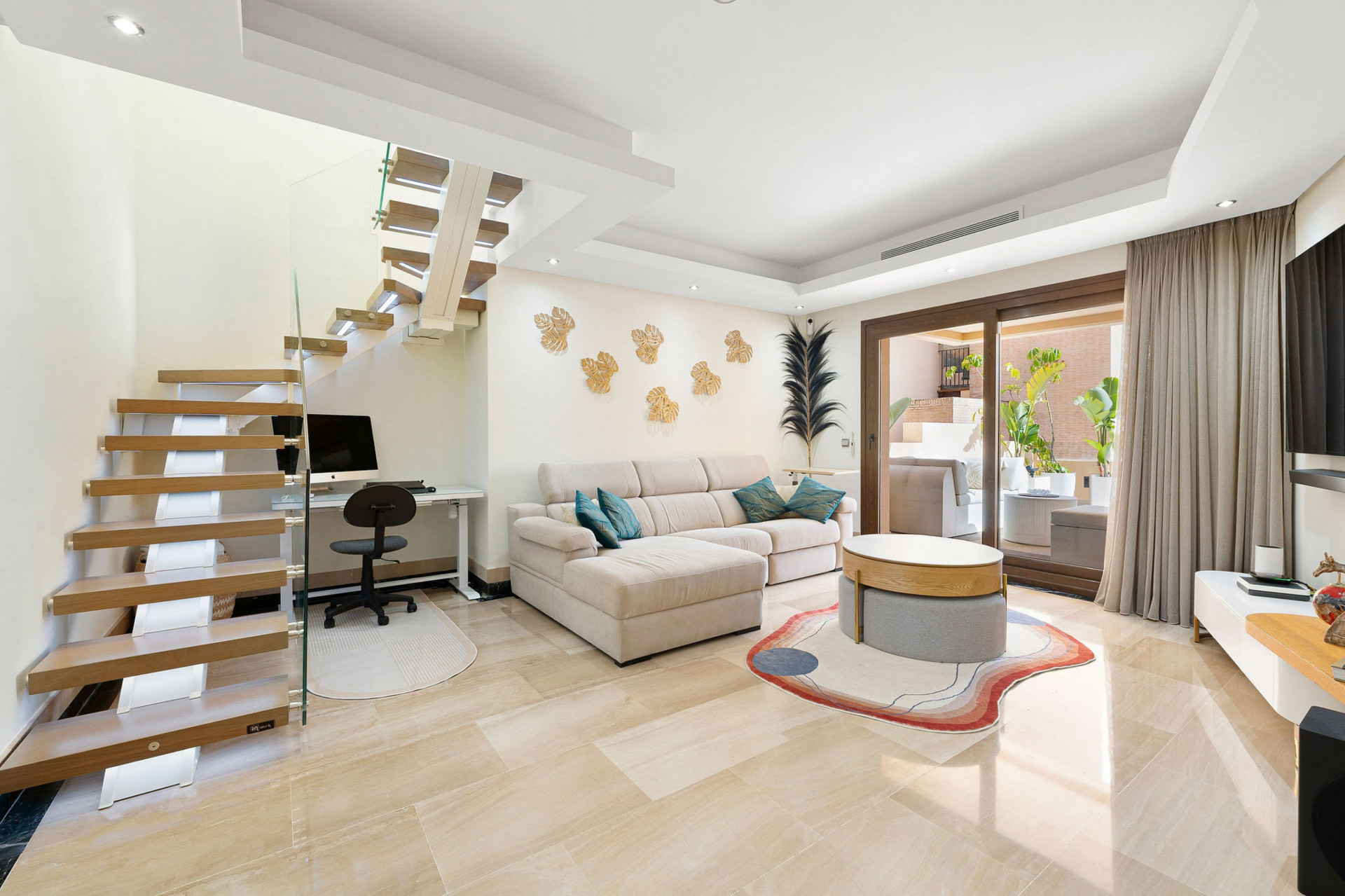 951-00018P - 4 Bedroom Penthouse in Estepona, Malaga