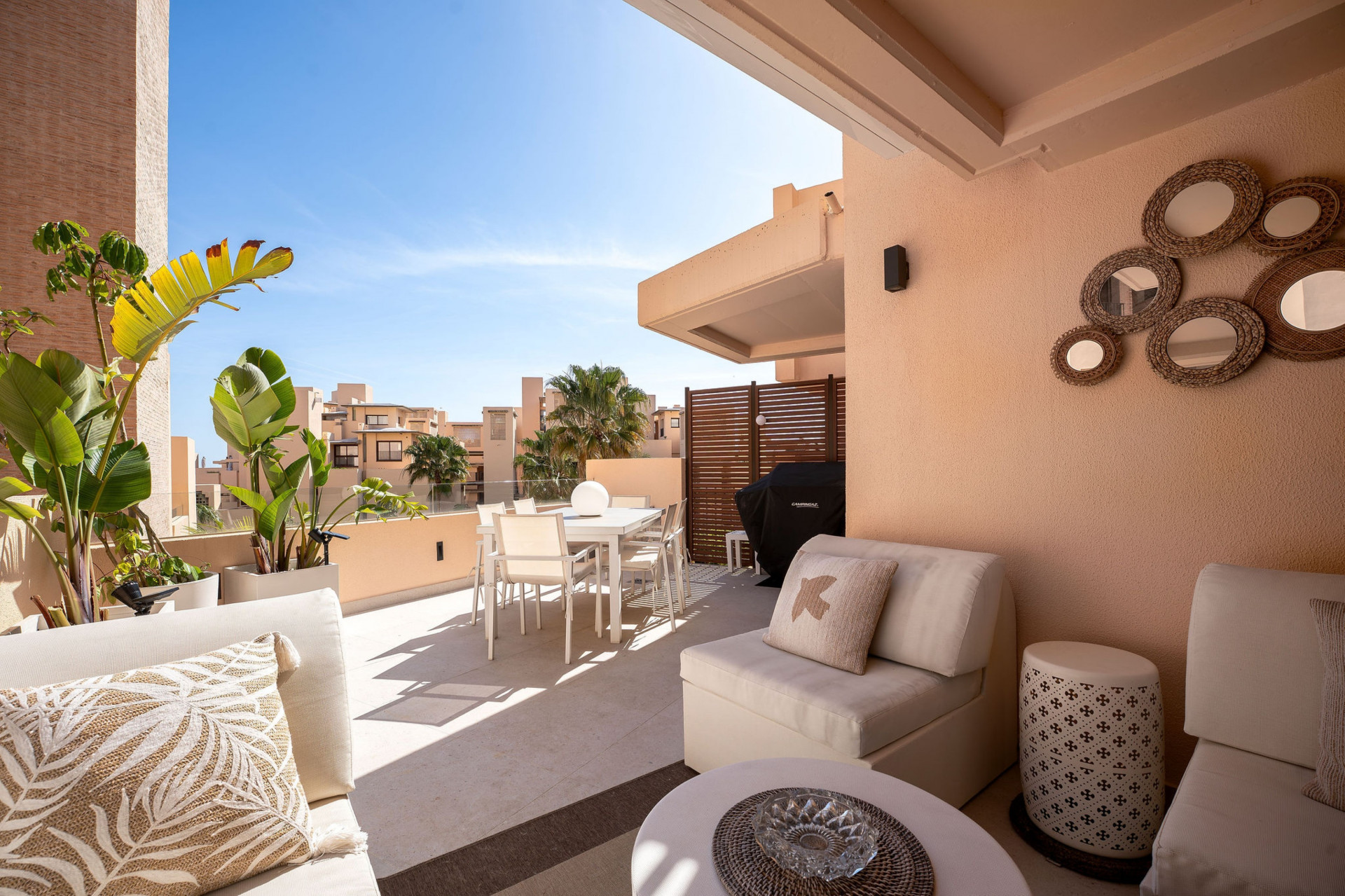 951-00018P - 4 Bedroom Penthouse in Estepona, Malaga