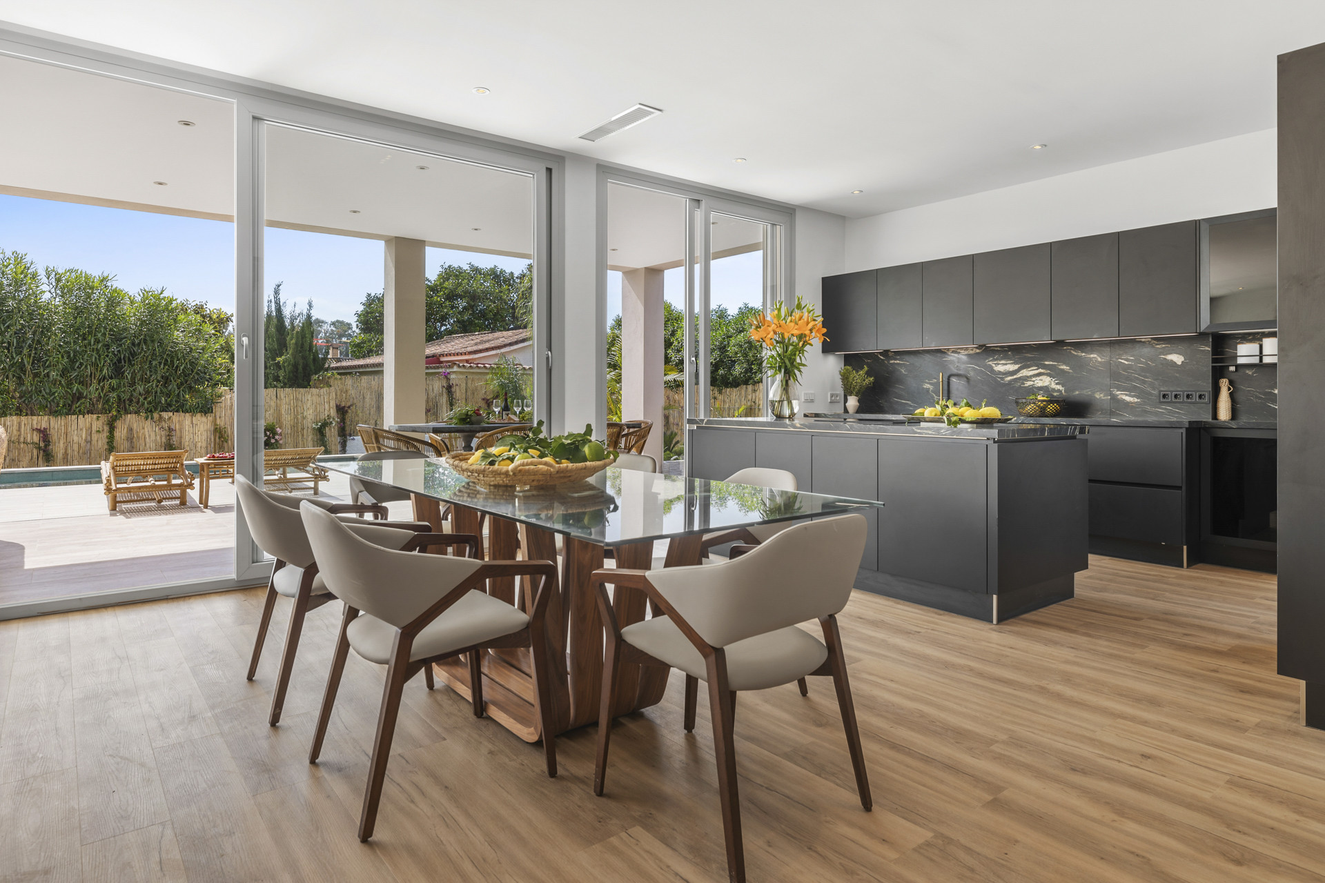 951-00011P - 5 Bedroom Villa in San Pedro de Alcantara, Malaga