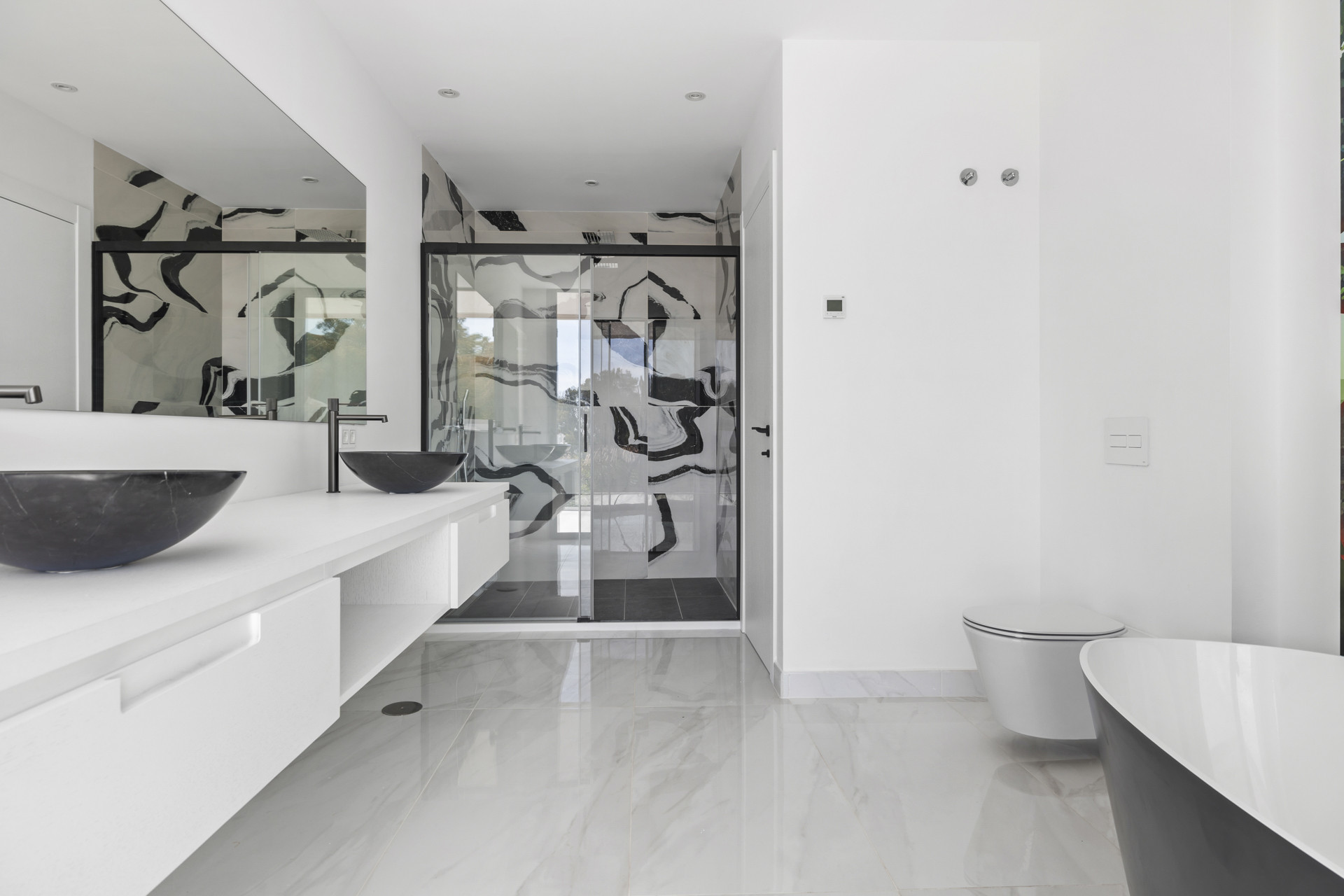 951-00011P - 5 Bedroom Villa in San Pedro de Alcantara, Malaga