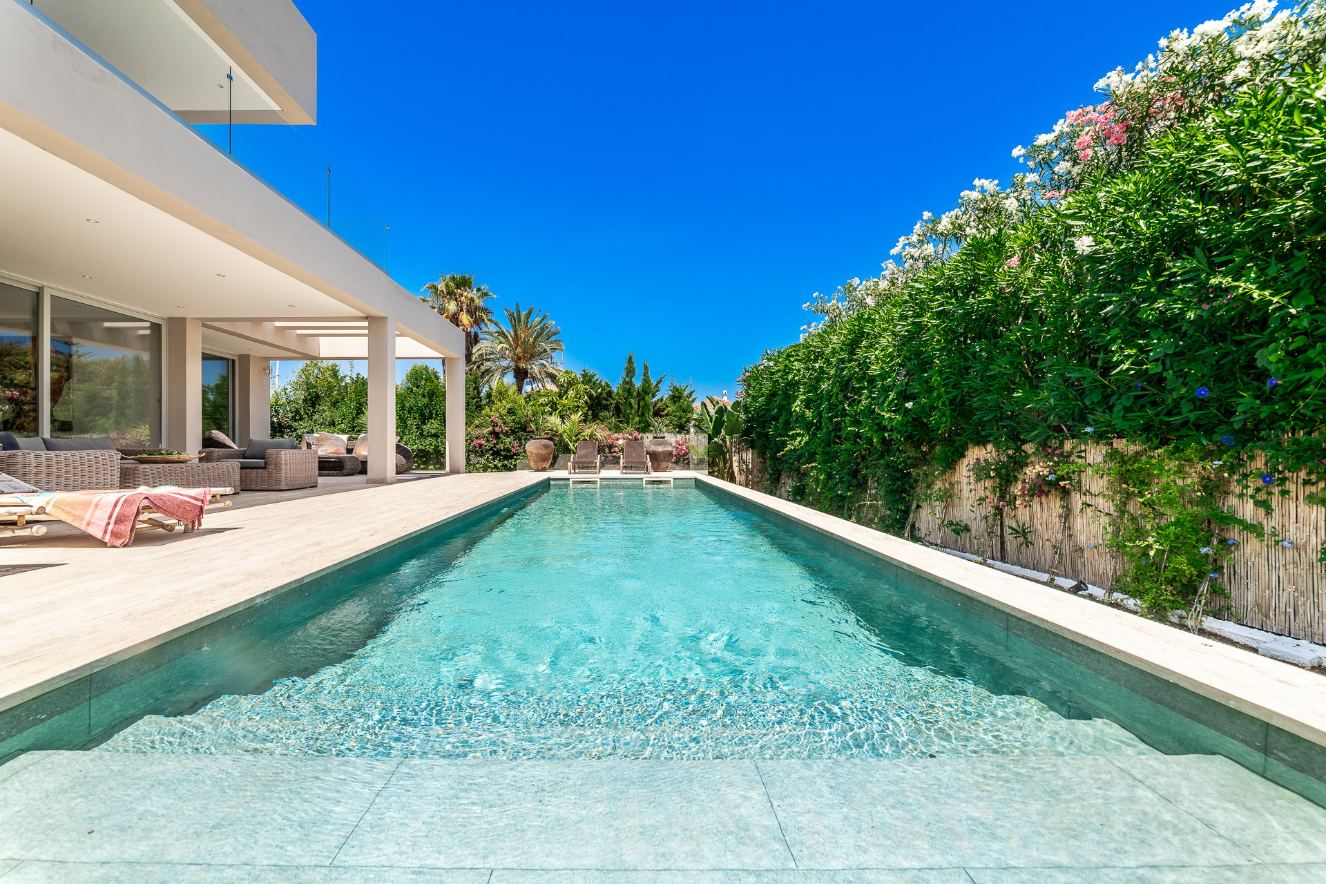 951-00011P - 5 Bedroom Villa in San Pedro de Alcantara, Malaga