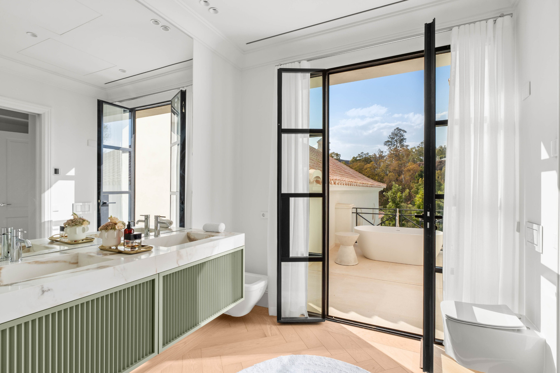 951-00016P - 4 Bedroom Villa in Marbella, Malaga
