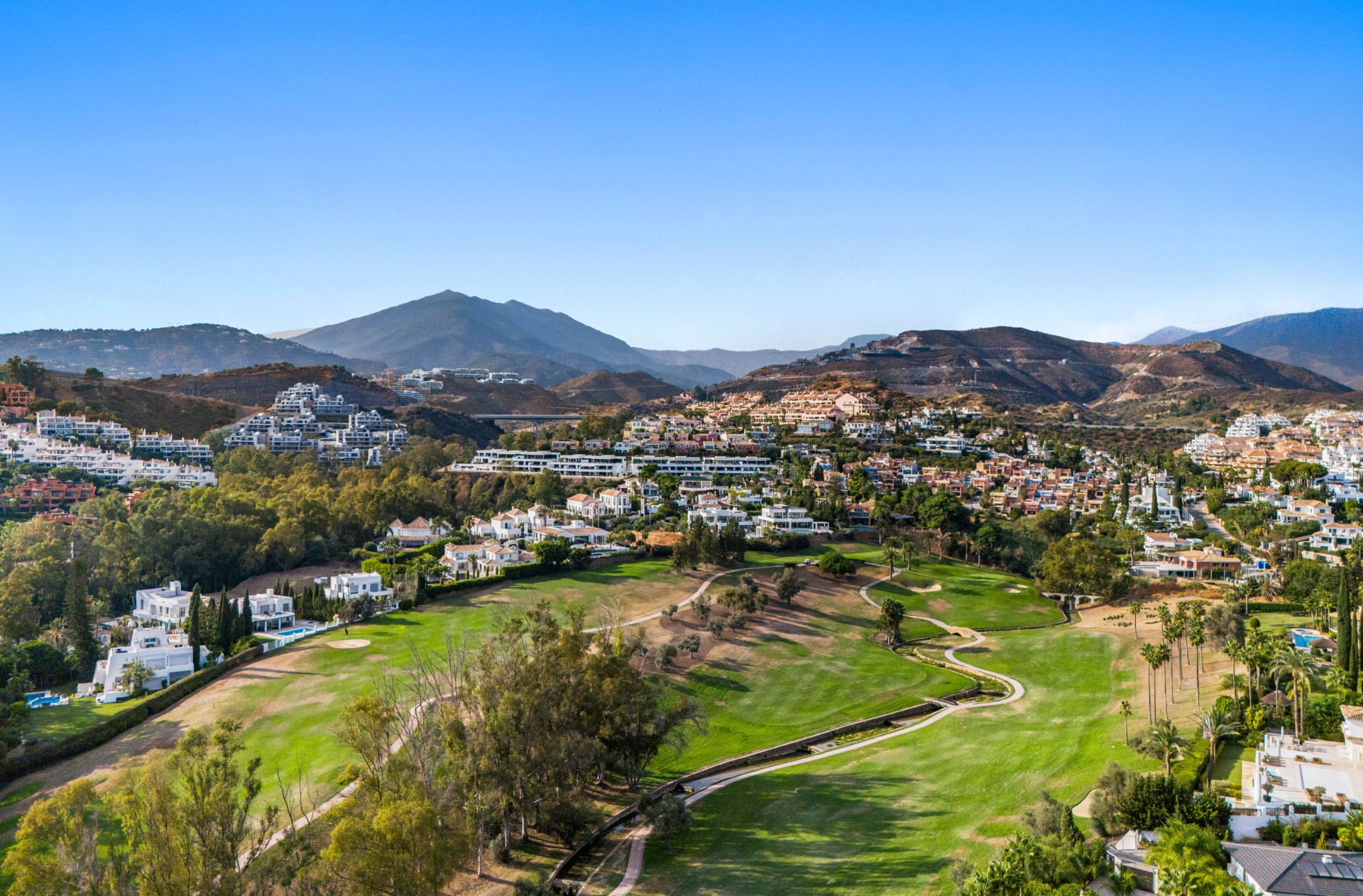 951-00016P - 4 Bedroom Villa in Marbella, Malaga