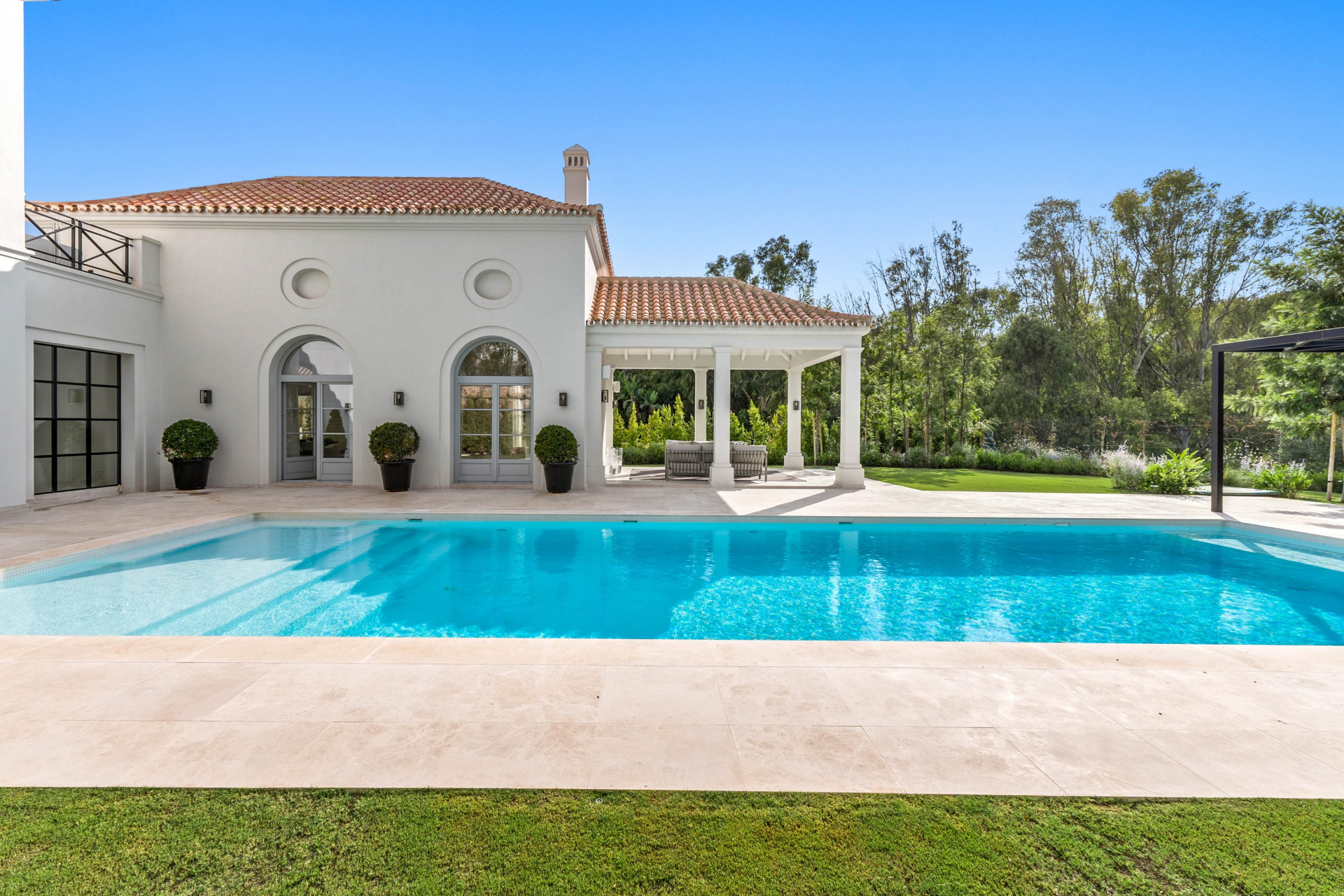 951-00016P - 4 Bedroom Villa in Marbella, Malaga