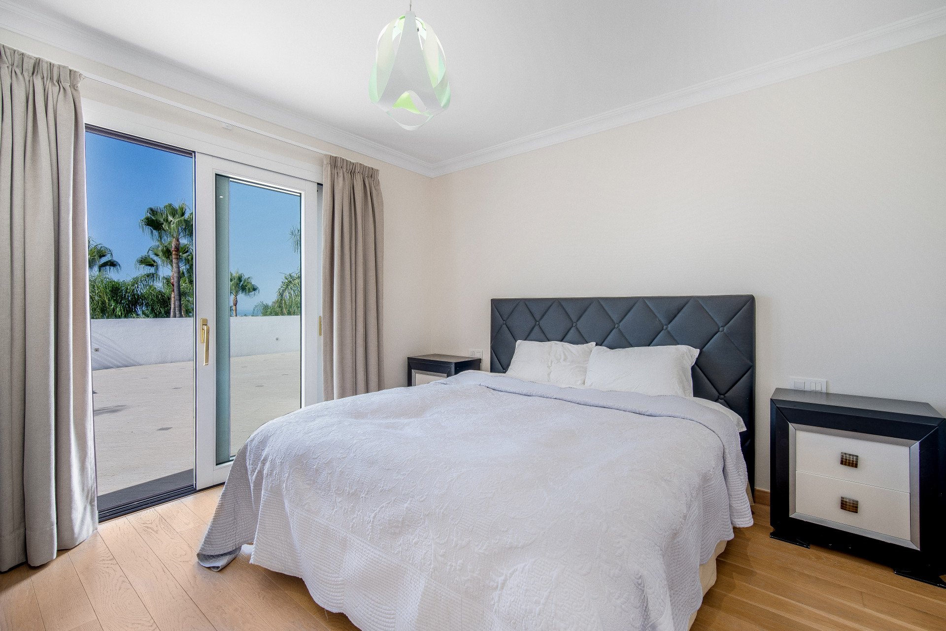 951-00064P - 5 Bedroom Villa in Marbella, Malaga