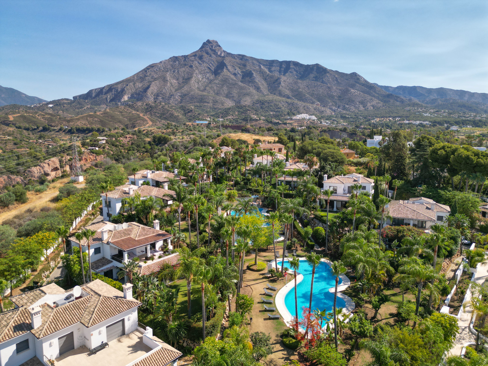 951-00064P - 5 Bedroom Villa in Marbella, Malaga