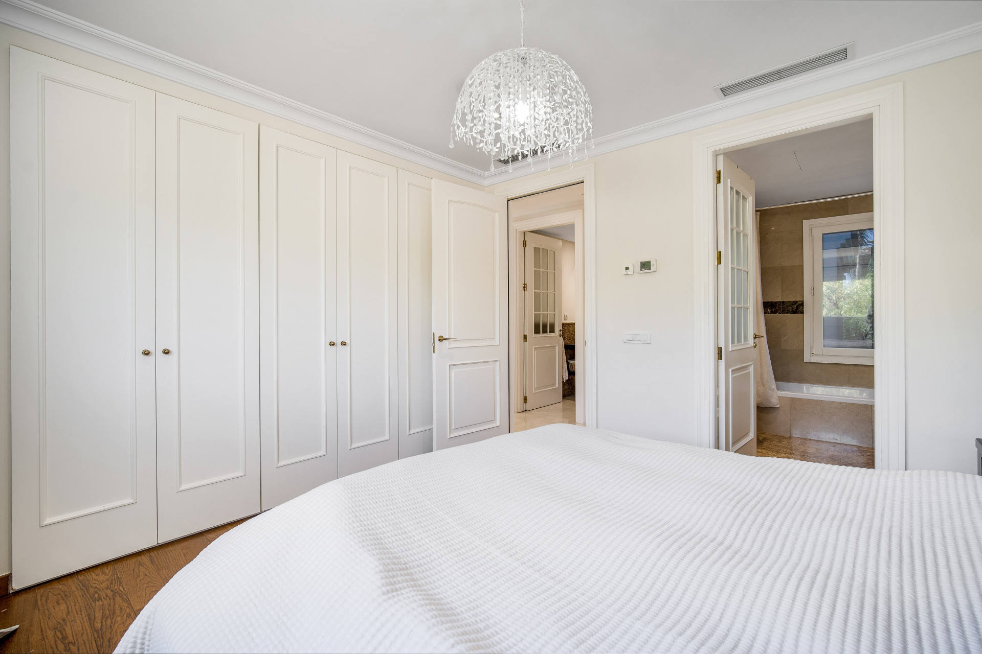 951-00064P - 5 Bedroom Villa in Marbella, Malaga