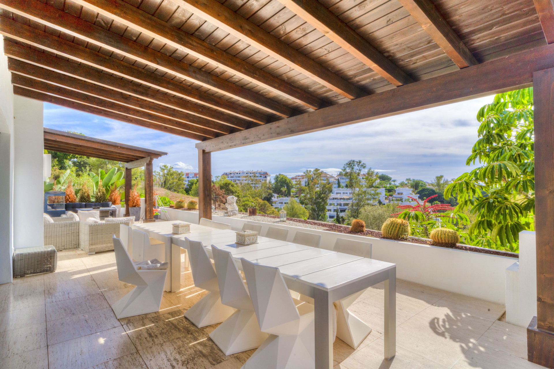 951-00063P - 5 Bedroom Villa in Marbella, Malaga