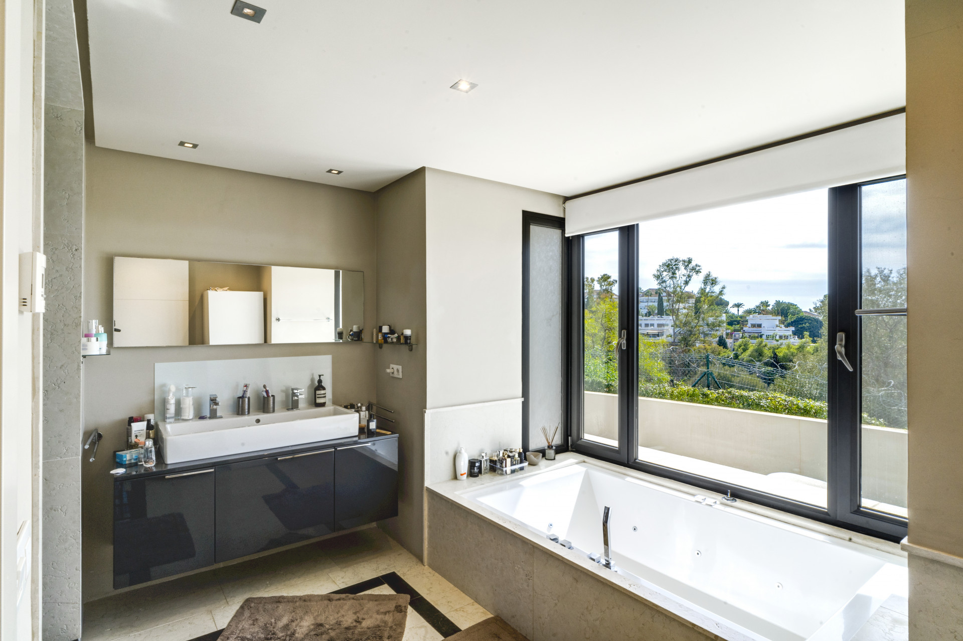 951-00063P - 5 Bedroom Villa in Marbella, Malaga