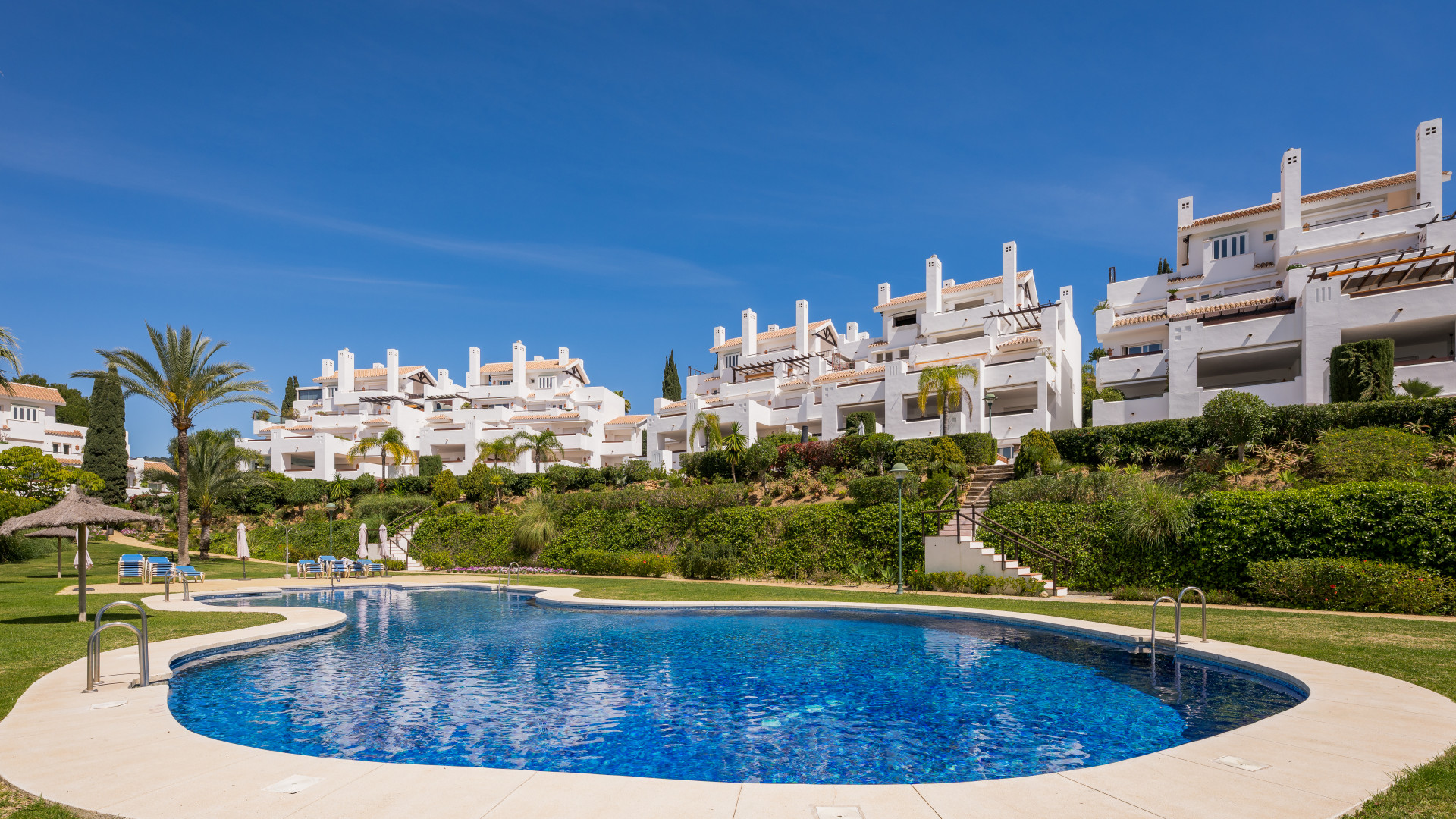 951-00060P - 3 Bedroom Apartment in Marbella, Malaga