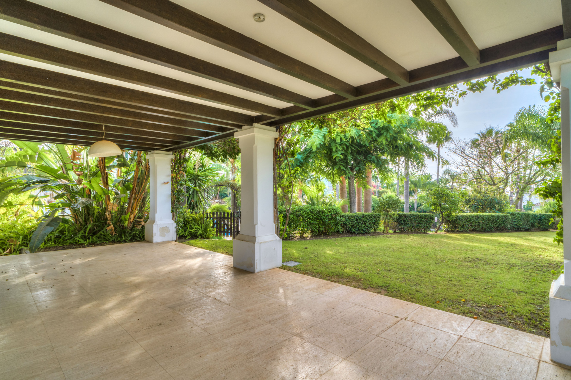 951-00061P - 6 Bedroom Villa in Marbella, Malaga