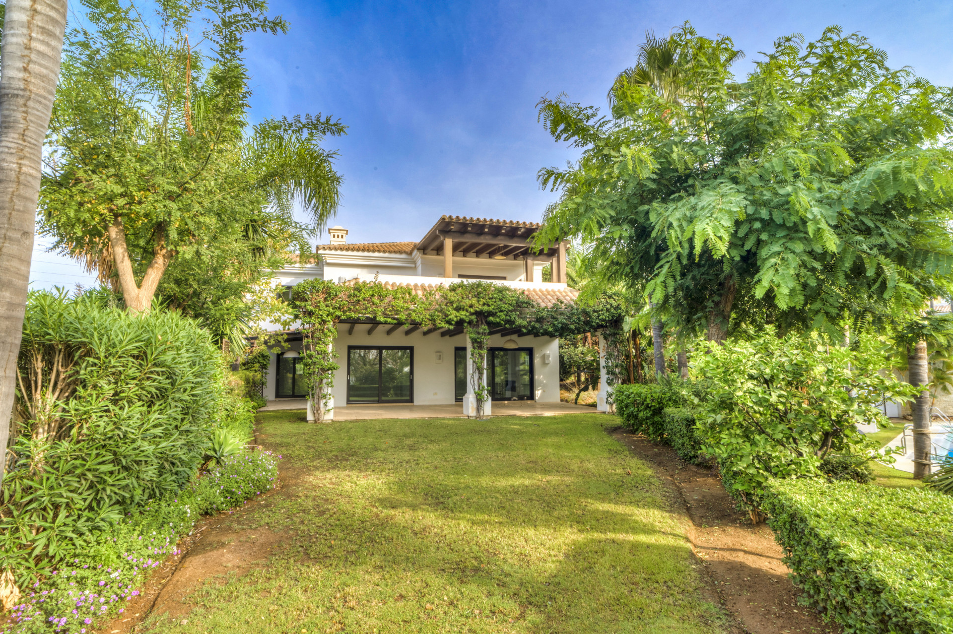 951-00061P - 6 Bedroom Villa in Marbella, Malaga
