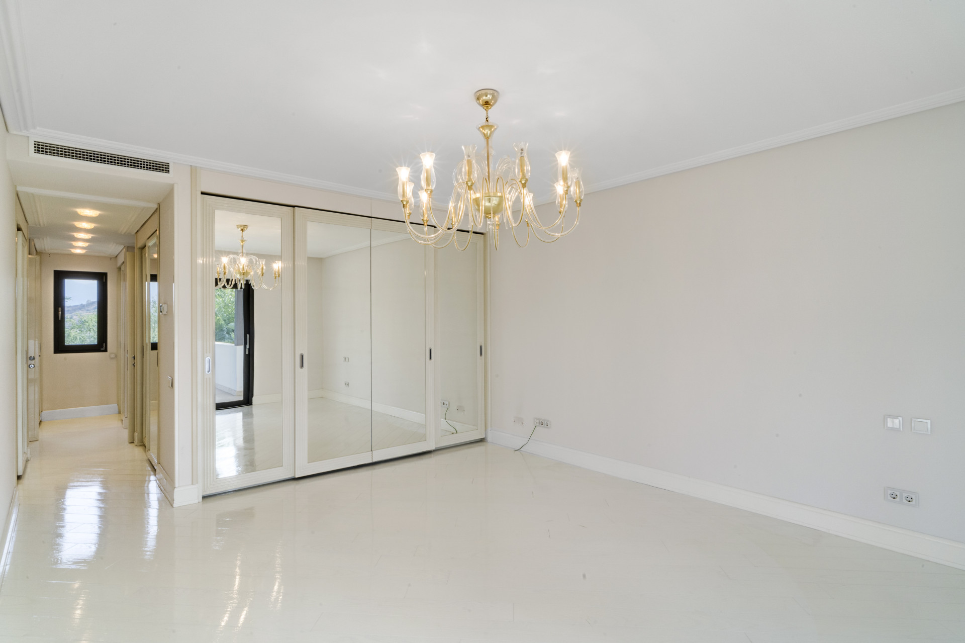 951-00061P - 6 Bedroom Villa in Marbella, Malaga