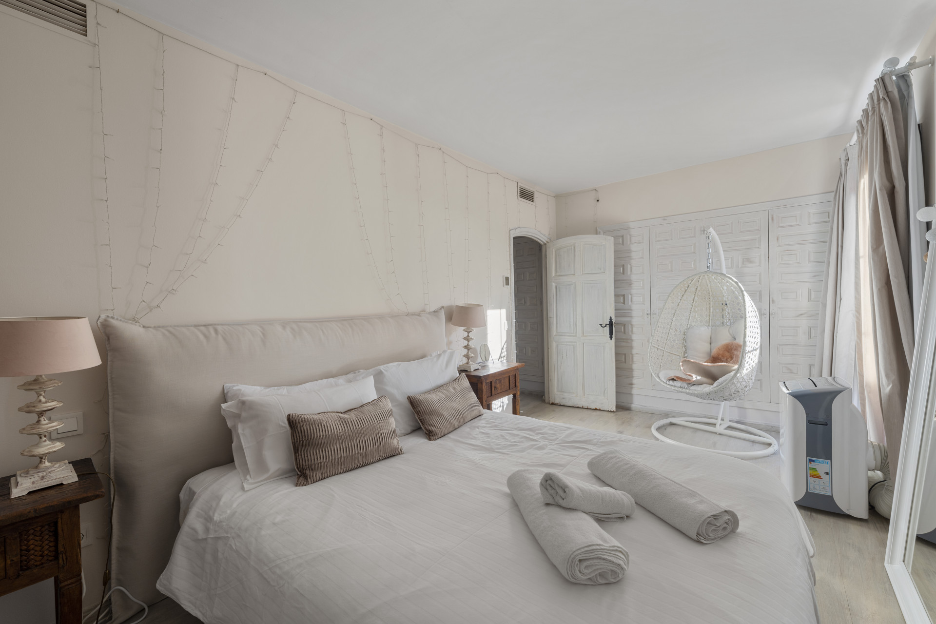 951-00077P - 8 Bedroom Villa in Benahavis, Malaga