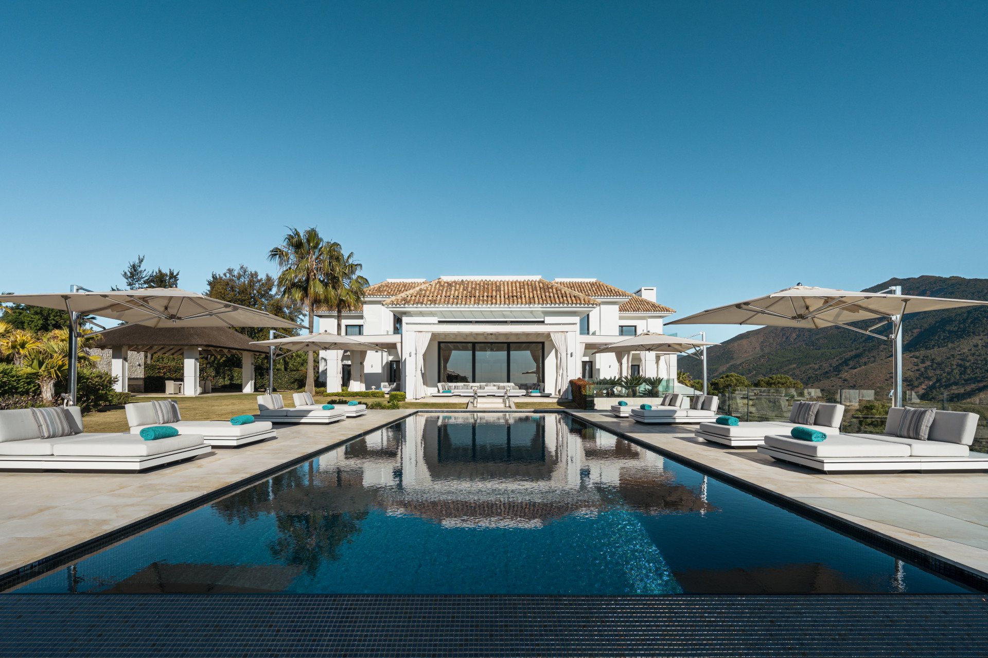 951-00079P - 7 Bedroom Villa in Benahavis, Malaga