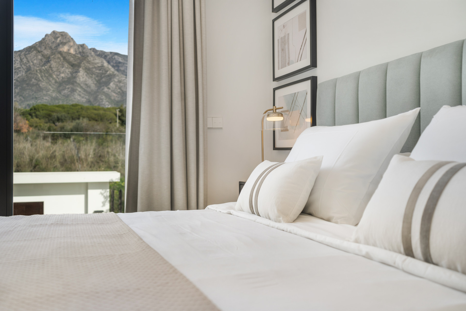 951-00044P - 6 Bedroom Villa in Marbella, Malaga