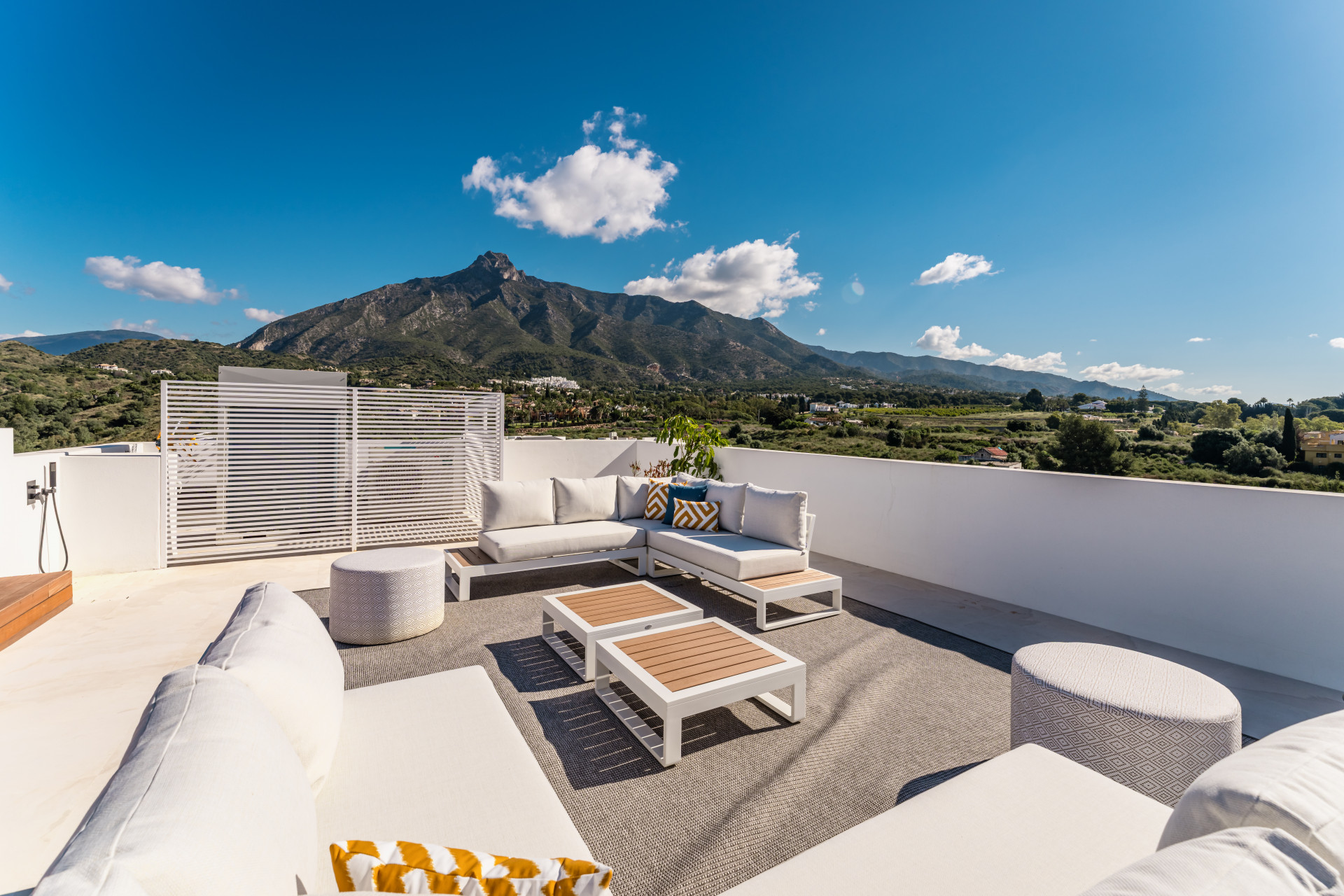 951-00082P - 5 Bedroom Villa in Marbella, Malaga 951-00082P - 5 Bedroom Villa in Marbella, Malaga