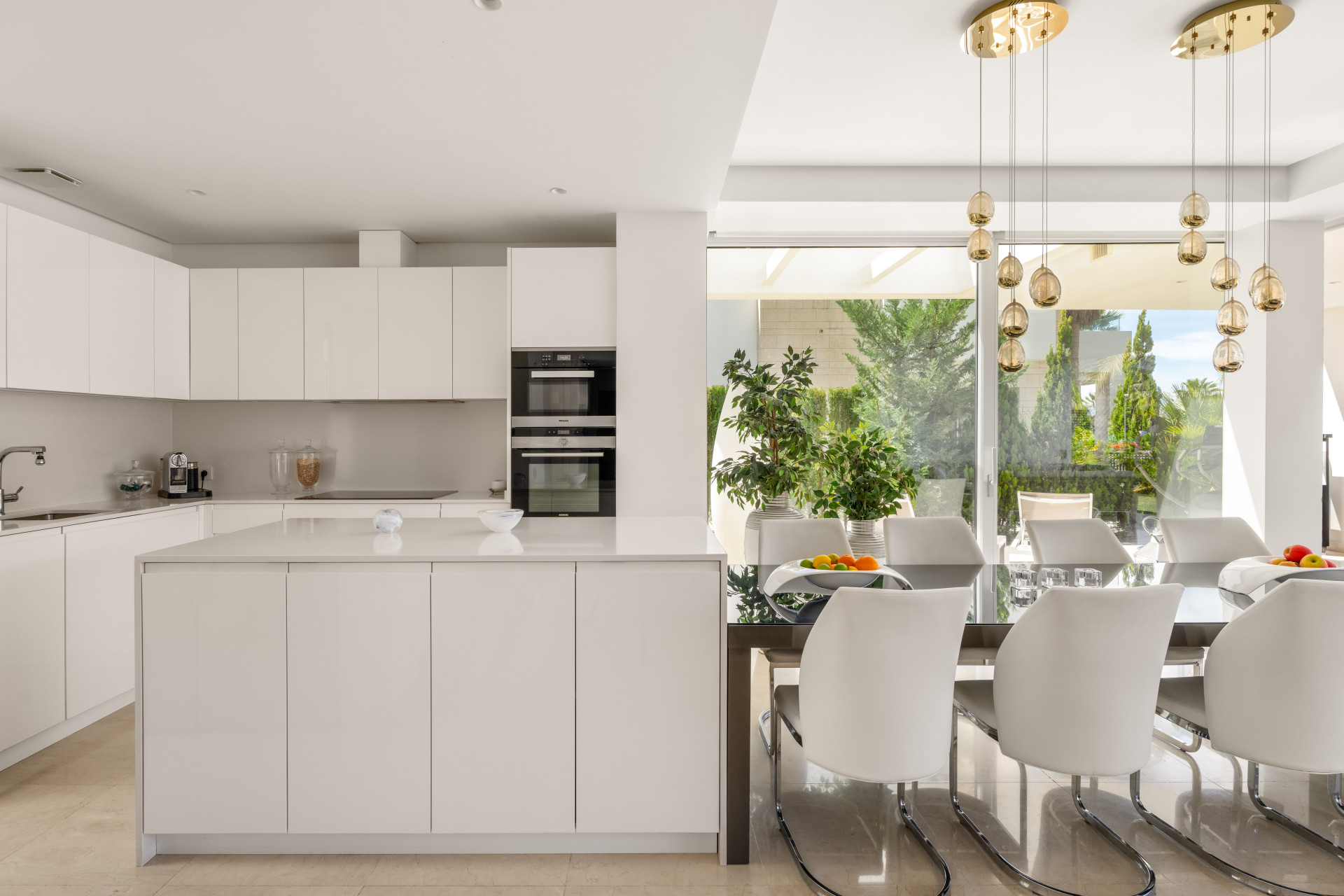 951-00081P - 3 Bedroom Villa in Marbella, Malaga