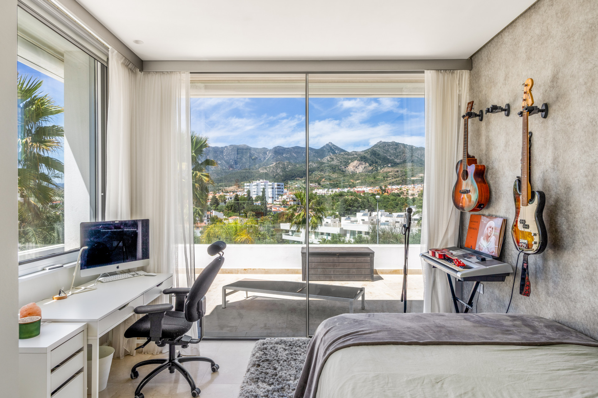 951-00081P - 3 Bedroom Villa in Marbella, Malaga