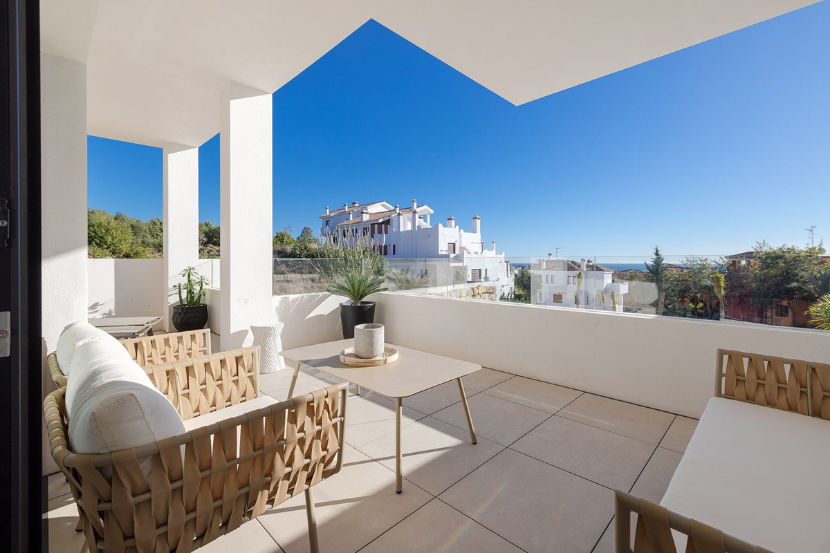 951-00090P - 3 Bedroom Apartment in Casares, Malaga