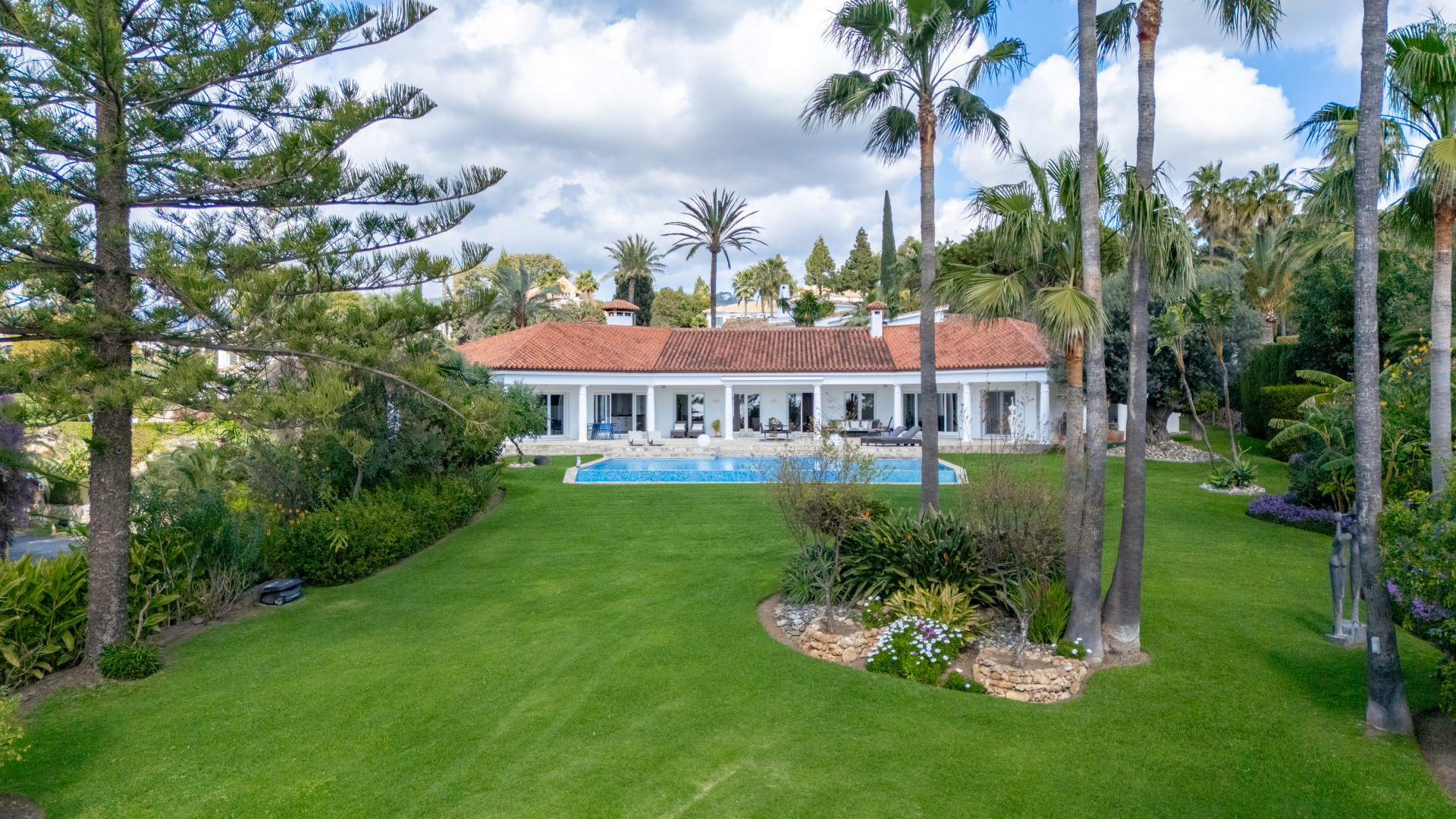 951-00057P - 4 Bedroom Villa in Marbella, Malaga