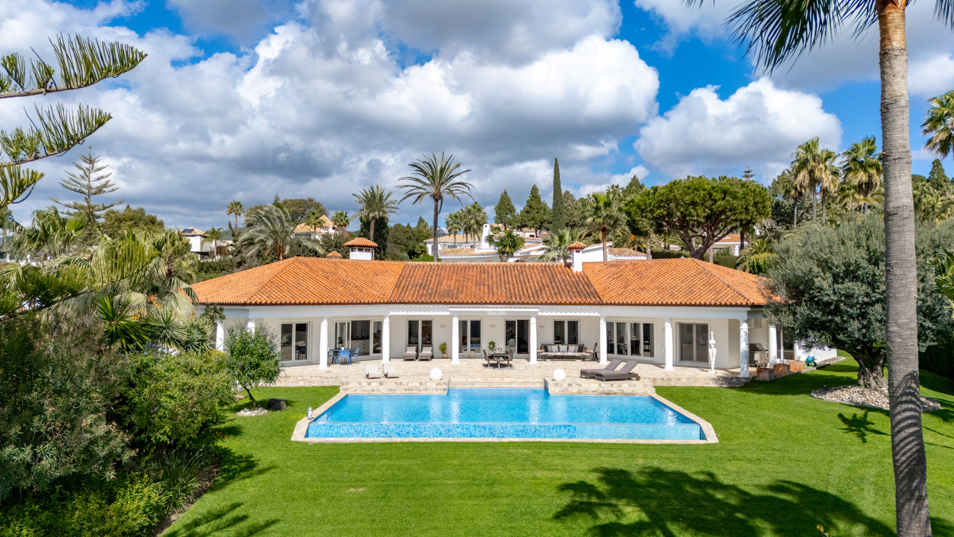 951-00057P - 4 Bedroom Villa in Marbella, Malaga