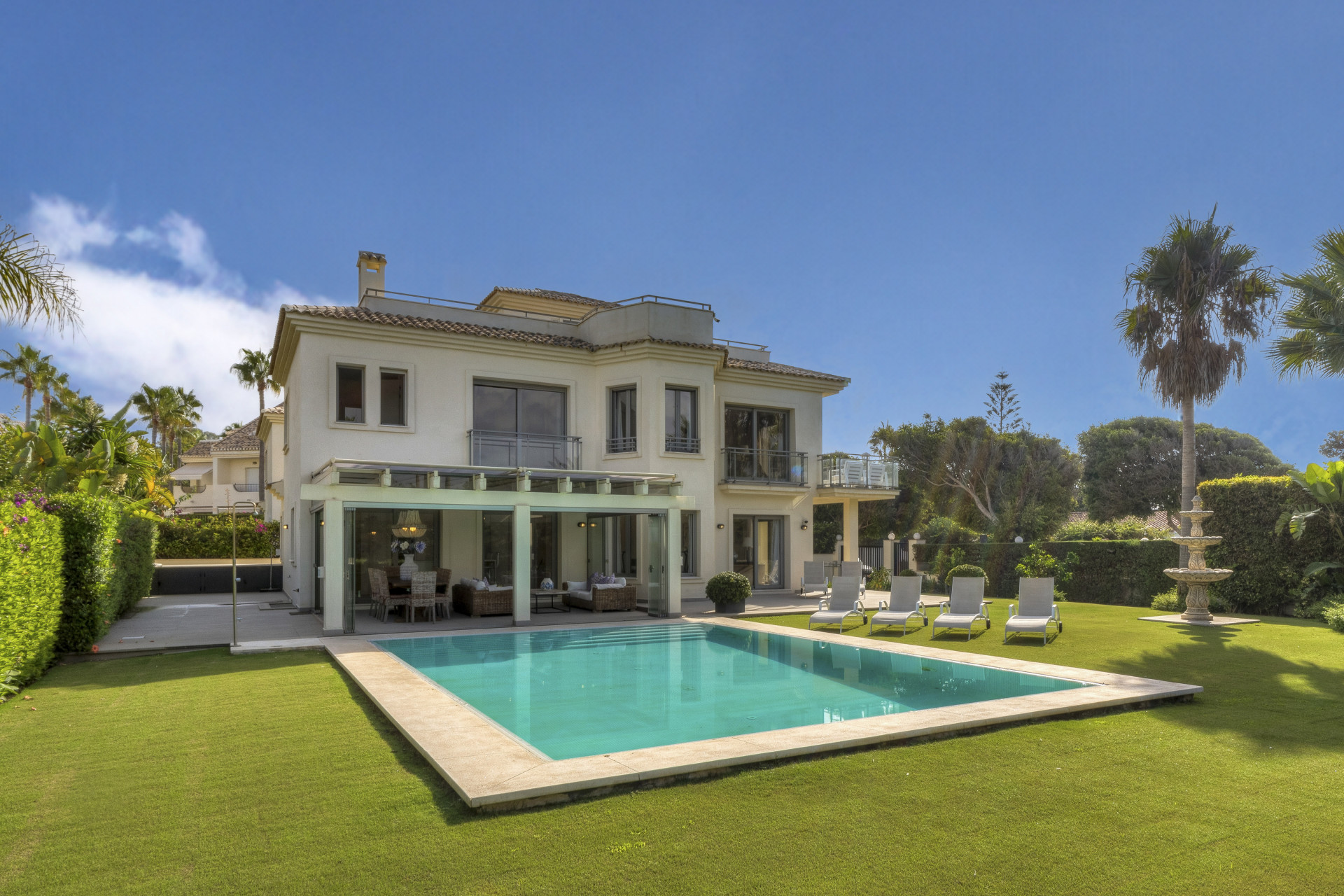 951-00054P - 5 Bedroom Villa in Marbella, Malaga