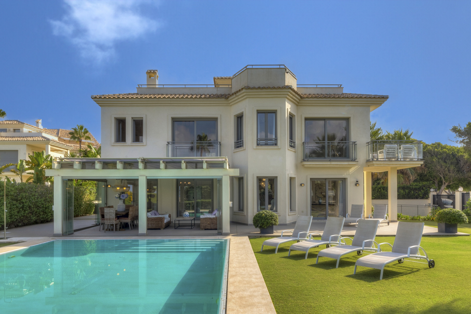 951-00054P - 5 Bedroom Villa in Marbella, Malaga 951-00054P - 5 Bedroom Villa in Marbella, Malaga