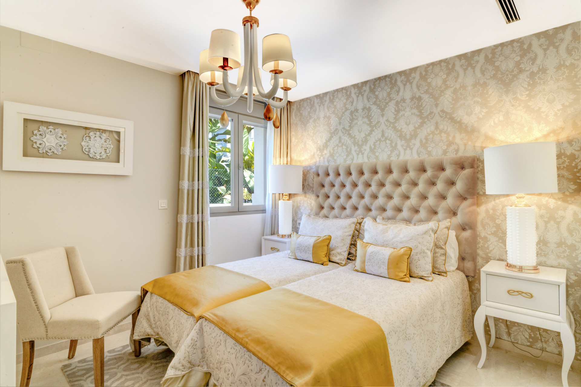 951-00054P - 5 Bedroom Villa in Marbella, Malaga
