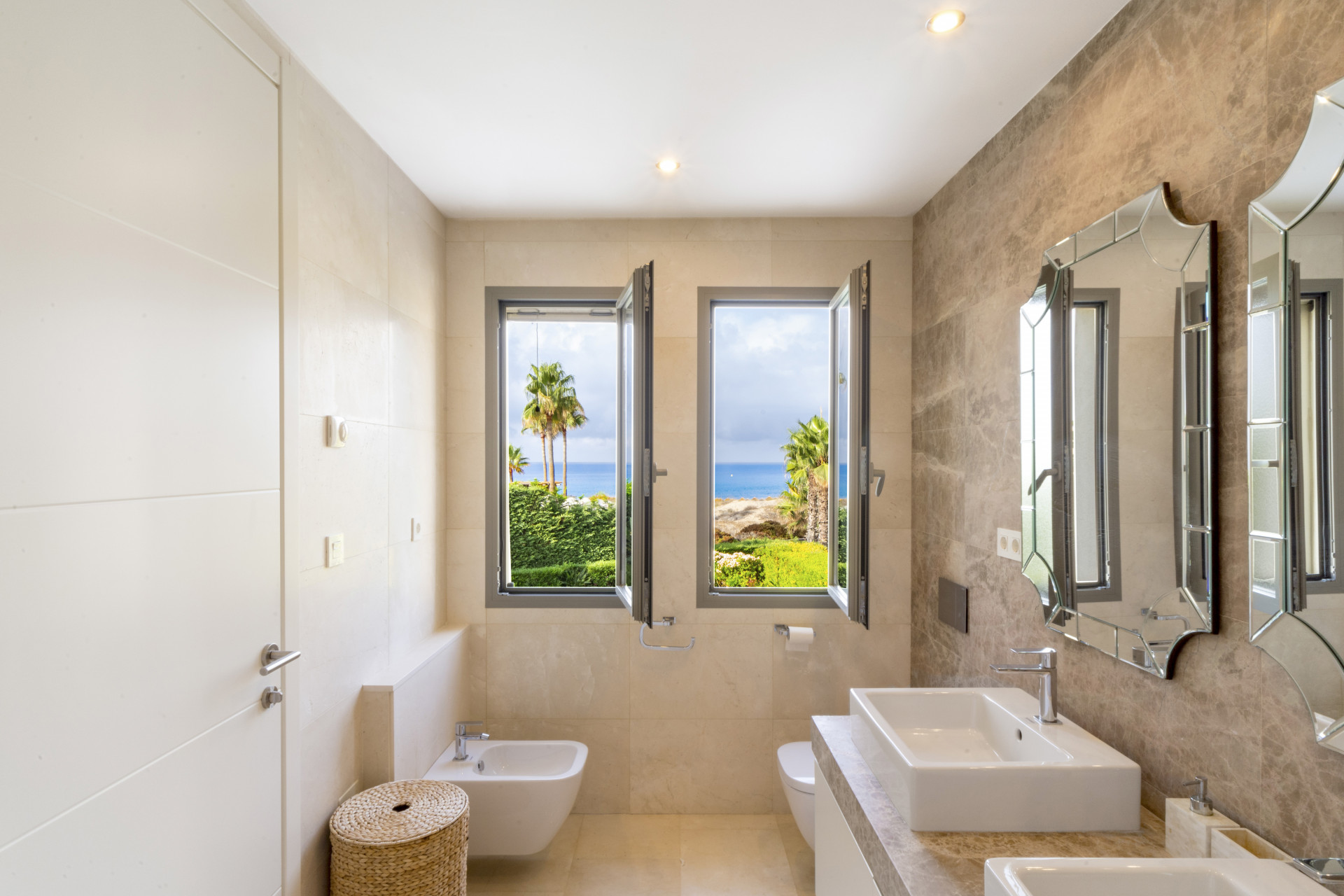 951-00054P - 5 Bedroom Villa in Marbella, Malaga