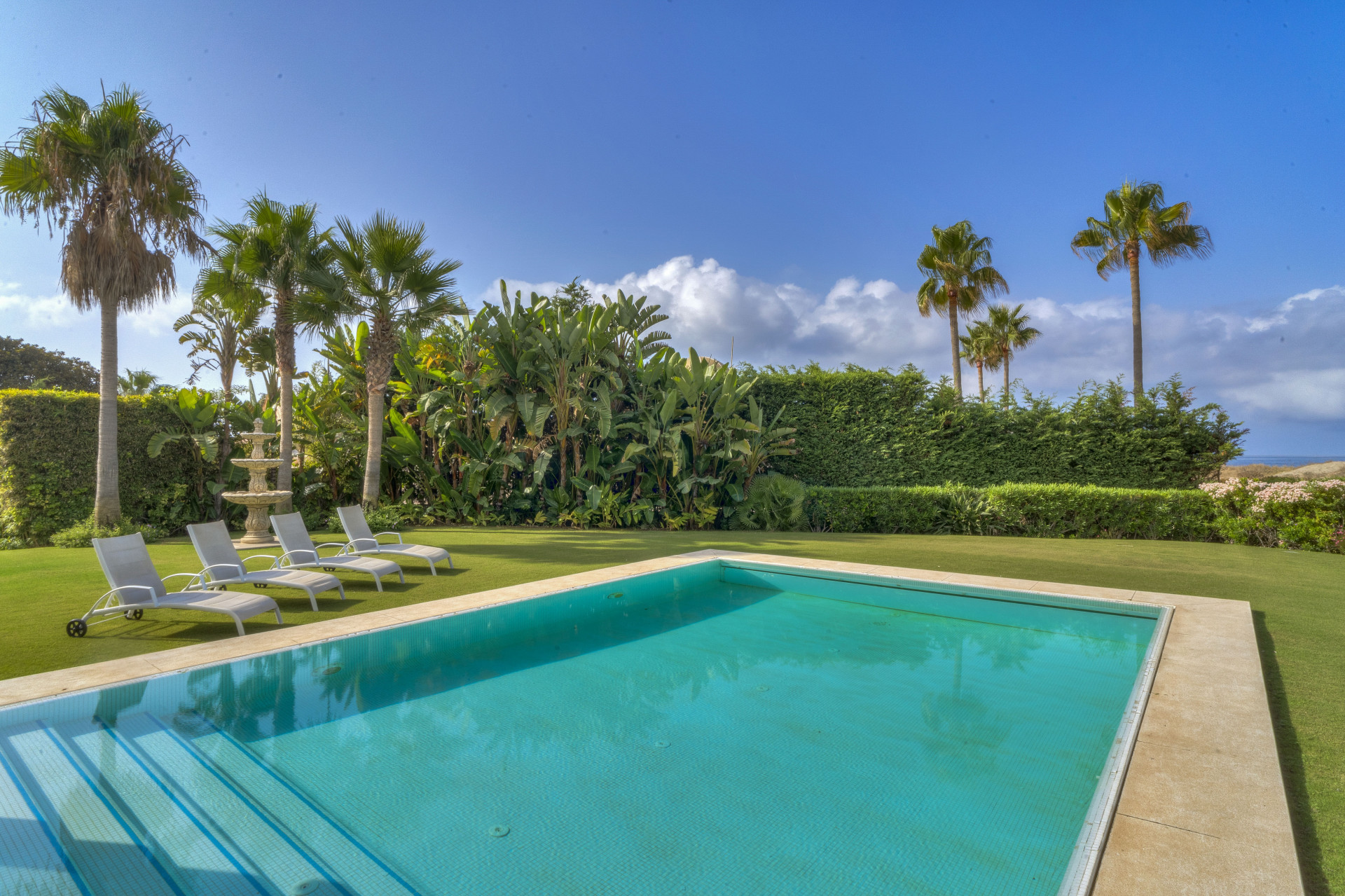 951-00054P - 5 Bedroom Villa in Marbella, Malaga