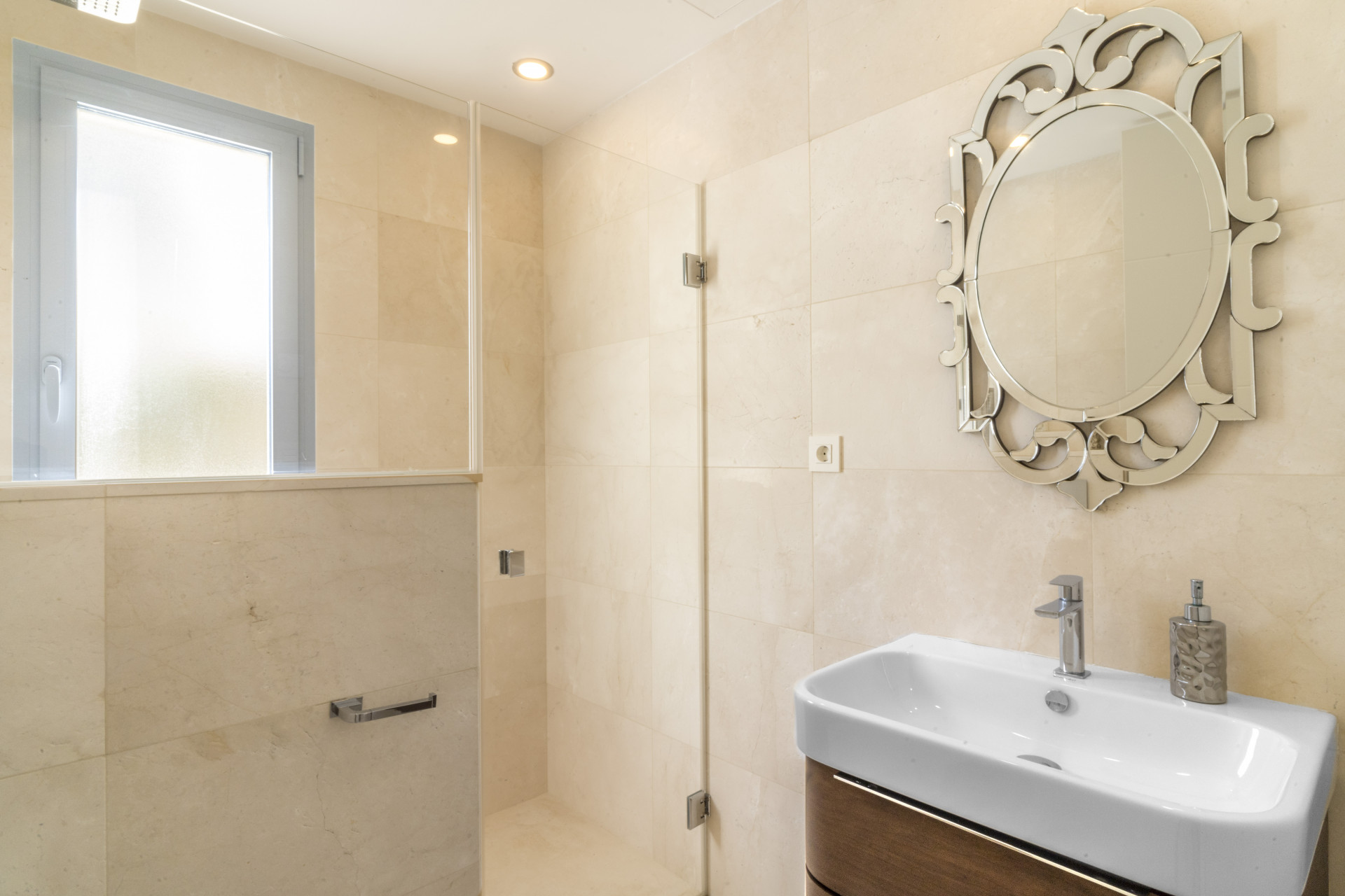 951-00054P - 5 Bedroom Villa in Marbella, Malaga