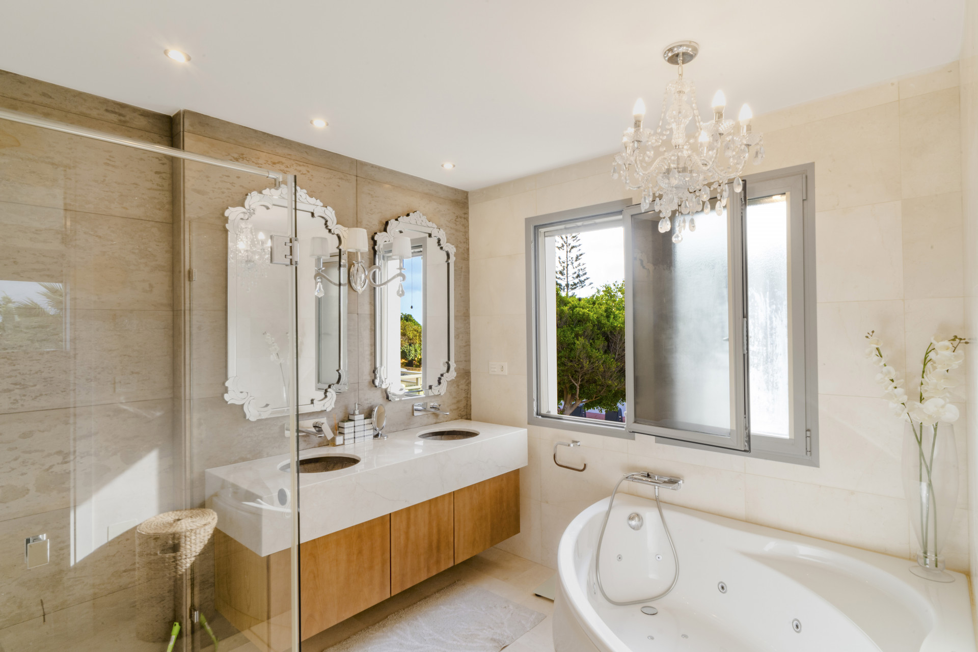951-00054P - 5 Bedroom Villa in Marbella, Malaga