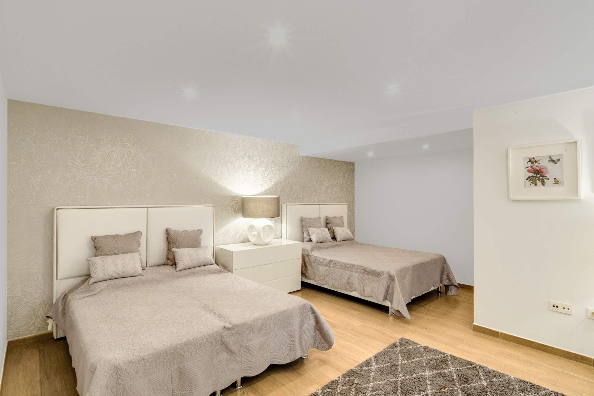 951-00054P - 5 Bedroom Villa in Marbella, Malaga