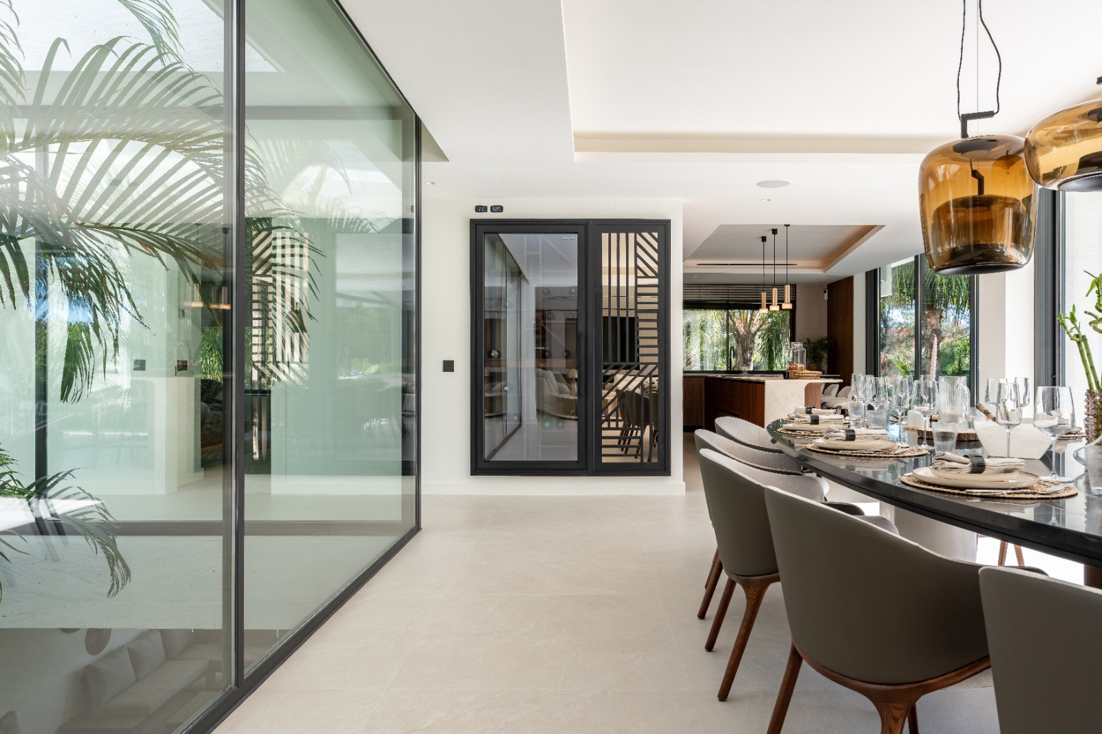 951-00056P - 5 Bedroom Villa in Marbella, Malaga