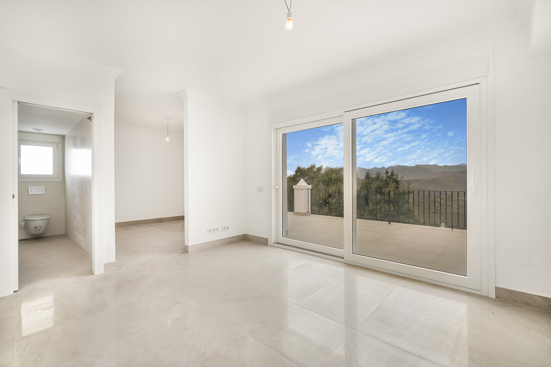 951-00058P - 3 Bedroom Villa in Marbella, Malaga