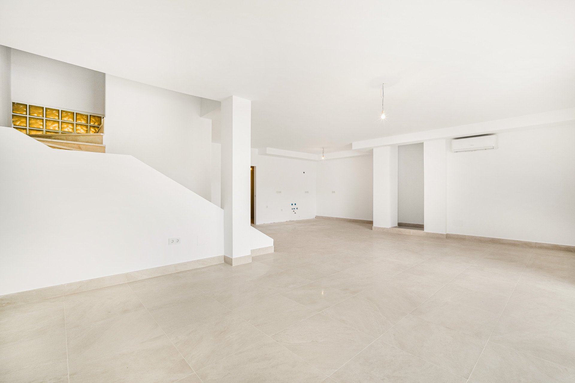 951-00058P - 3 Bedroom Villa in Marbella, Malaga