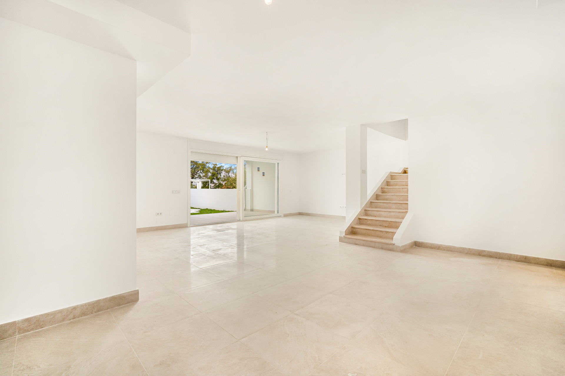 951-00058P - 3 Bedroom Villa in Marbella, Malaga