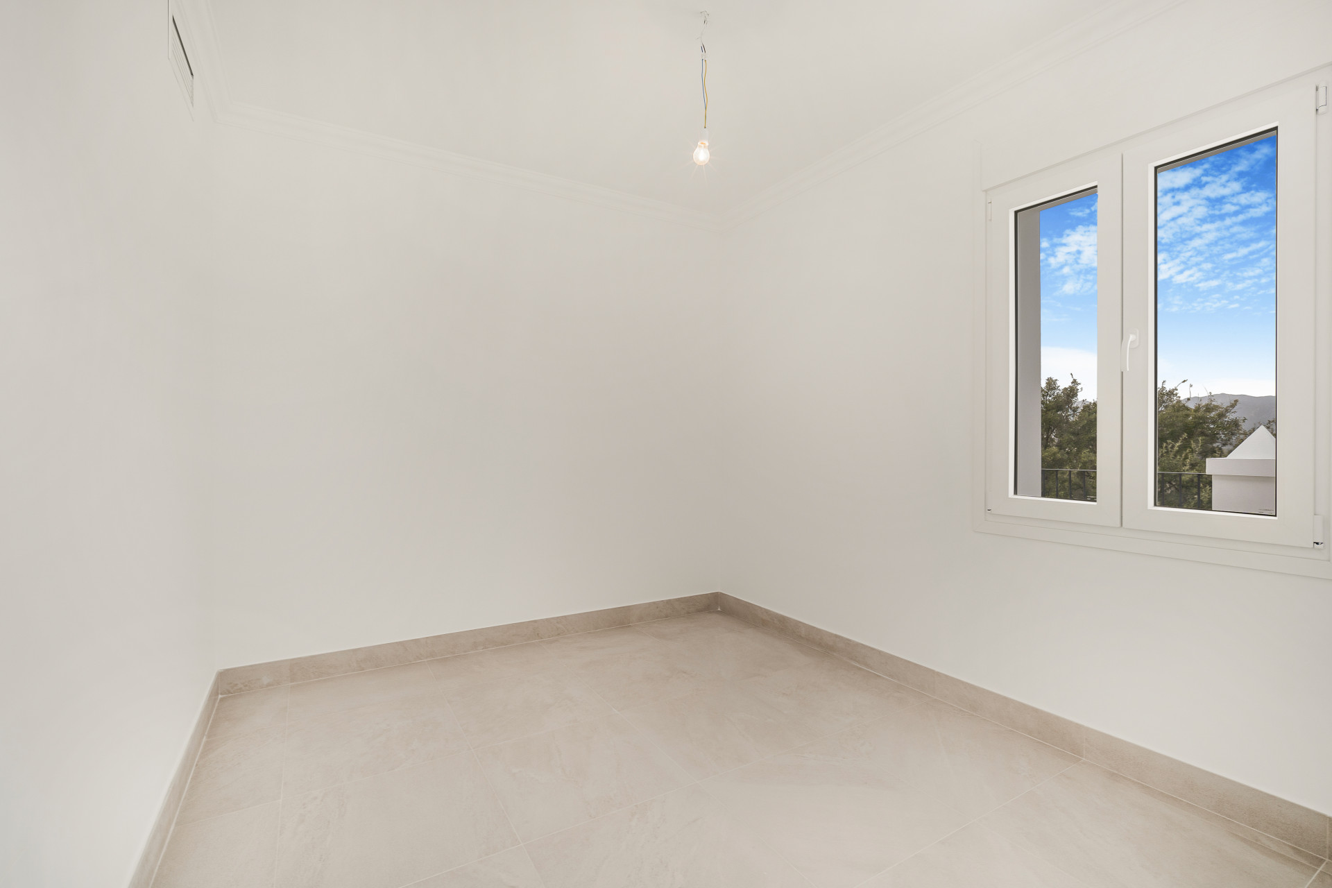 951-00058P - 3 Bedroom Villa in Marbella, Malaga