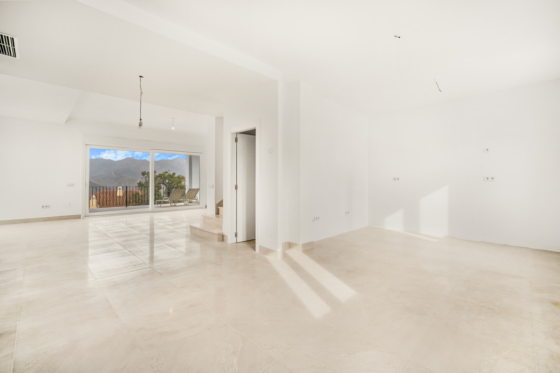951-00058P - 3 Bedroom Villa in Marbella, Malaga