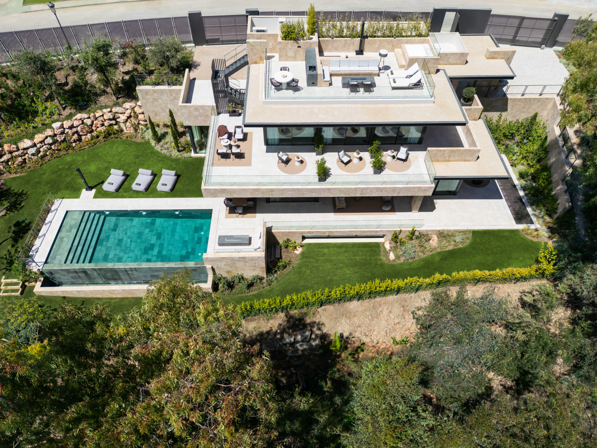 951-00200P - 6 Bedroom Villa in Marbella, Malaga