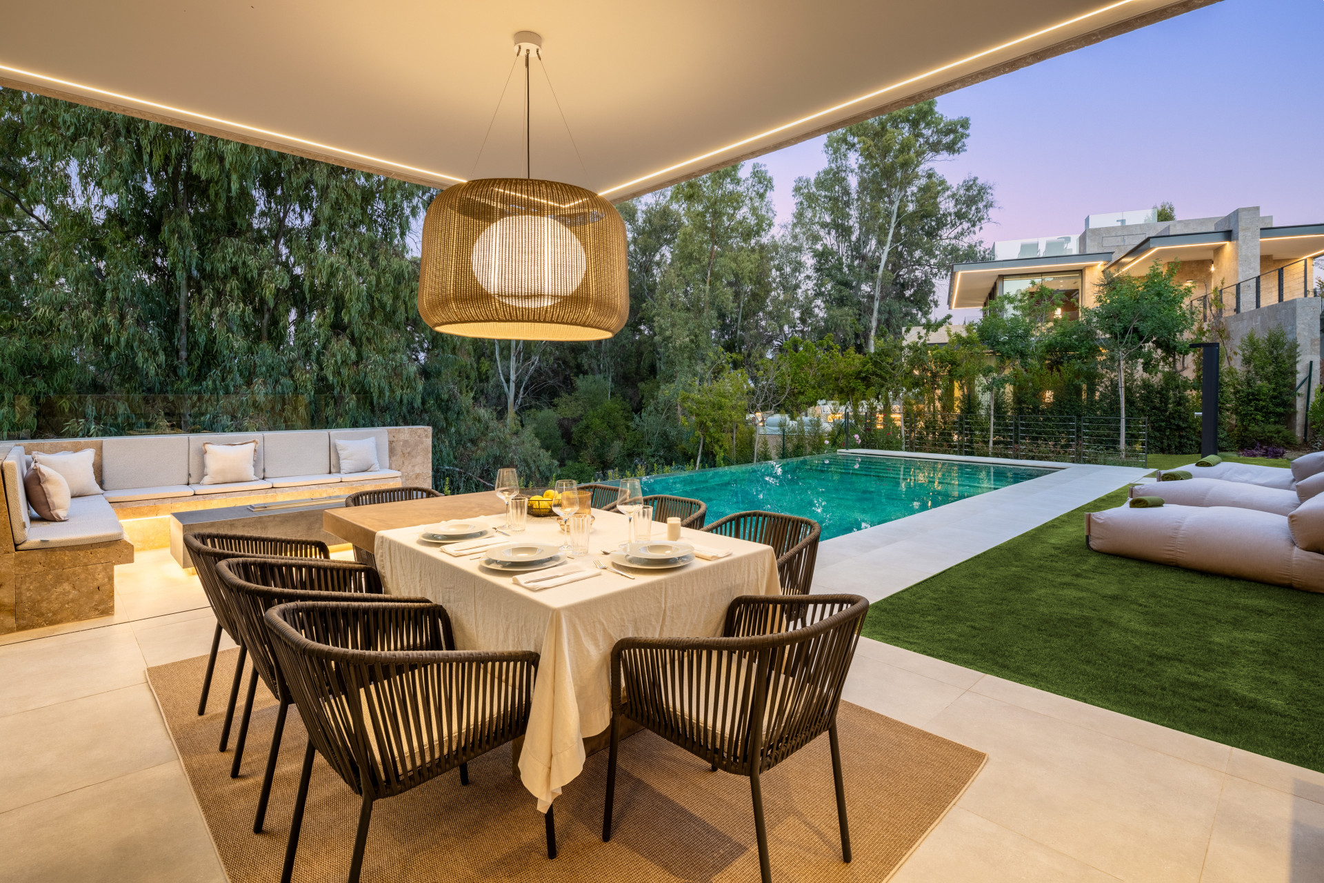 951-00200P - 6 Bedroom Villa in Marbella, Malaga