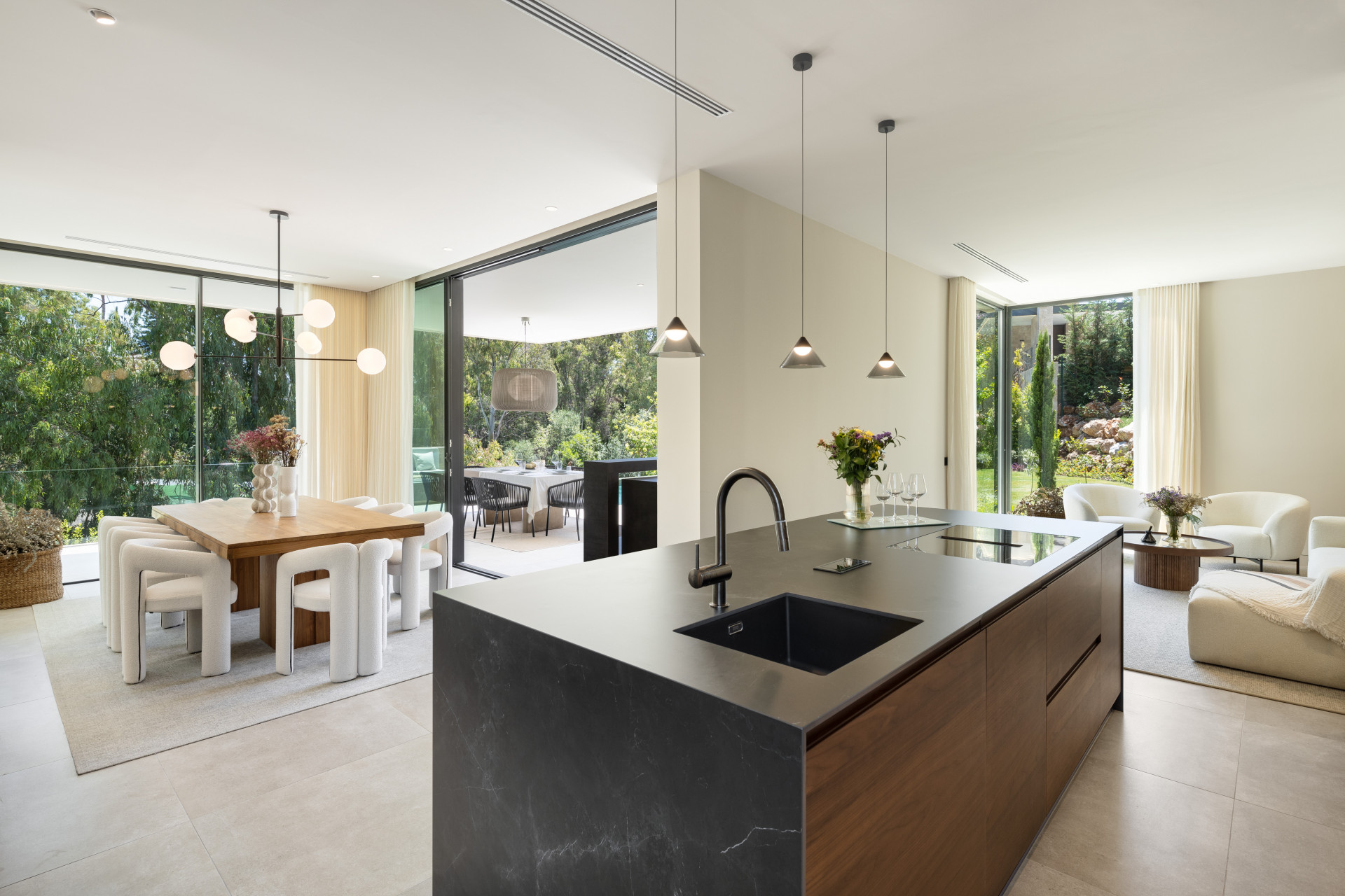 951-00200P - 6 Bedroom Villa in Marbella, Malaga