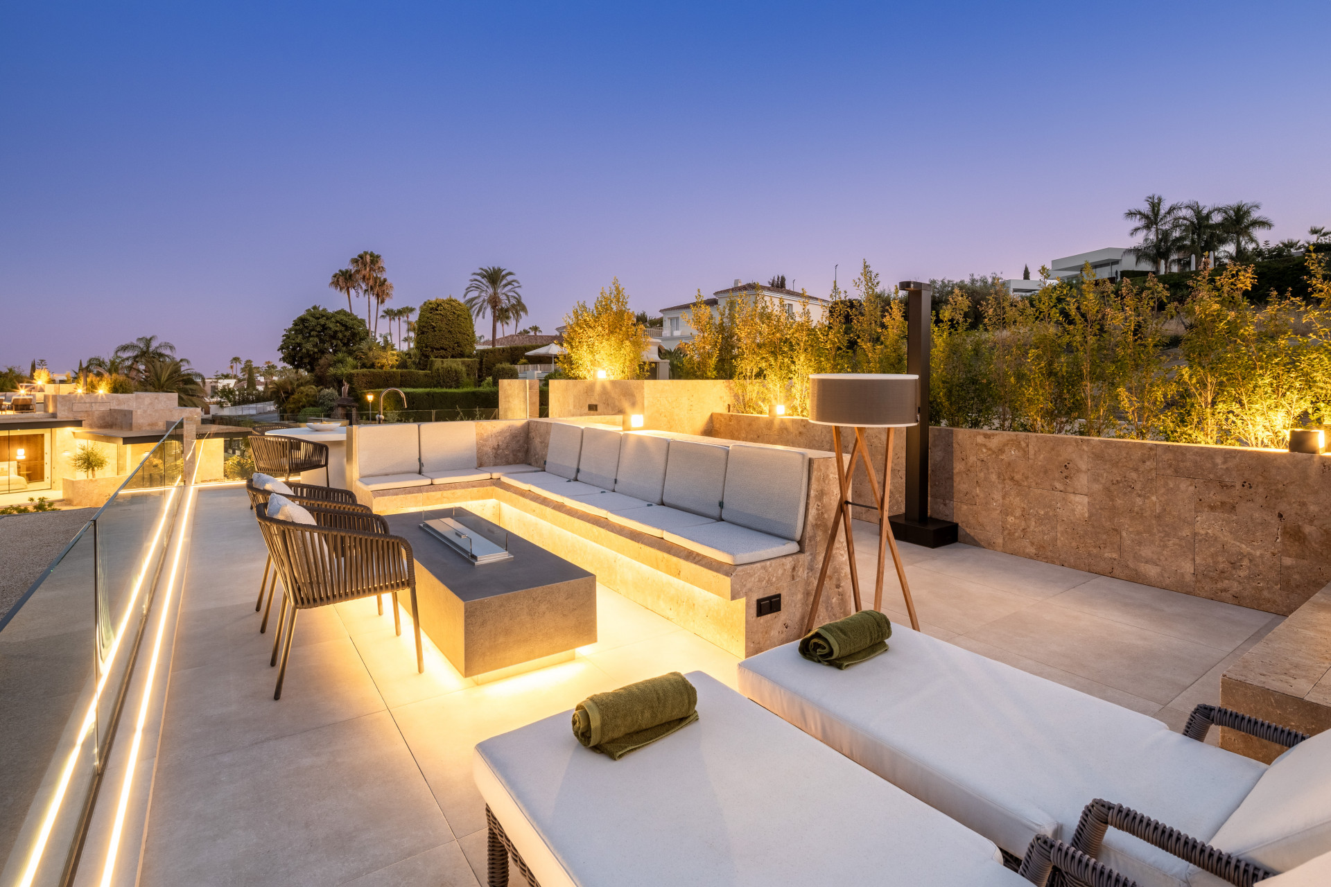 951-00200P - 6 Bedroom Villa in Marbella, Malaga