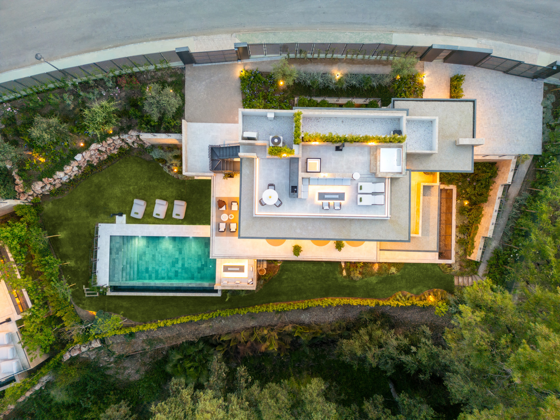 951-00200P - 6 Bedroom Villa in Marbella, Malaga